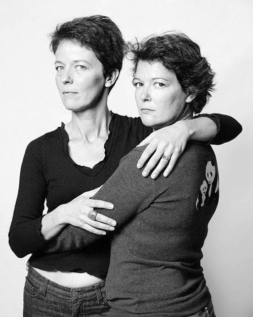 Una de las parejas de 'dobles' retratadas por el fotógrafo canadiense François Brunelle