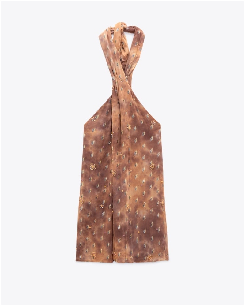 ALT: Vestido tie-dye con cuello halter de Zara