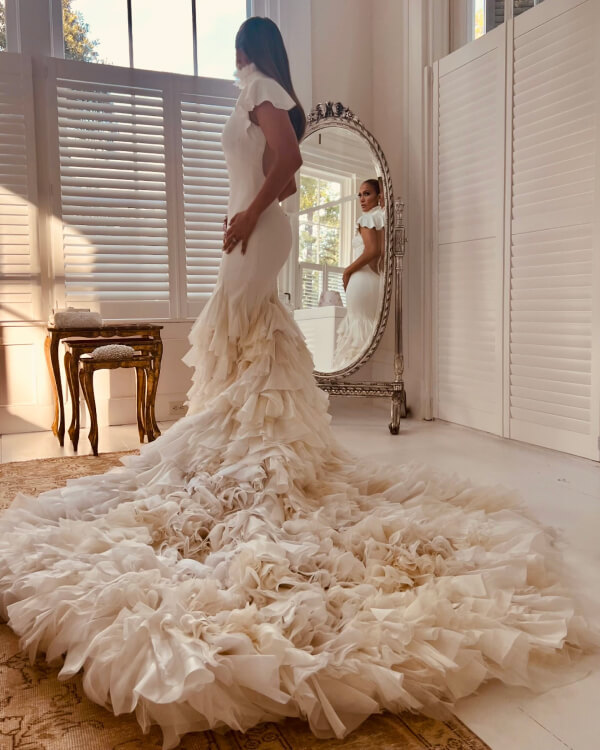 Jennifer Lopez: tres vestidos blancos para una novia | Moda