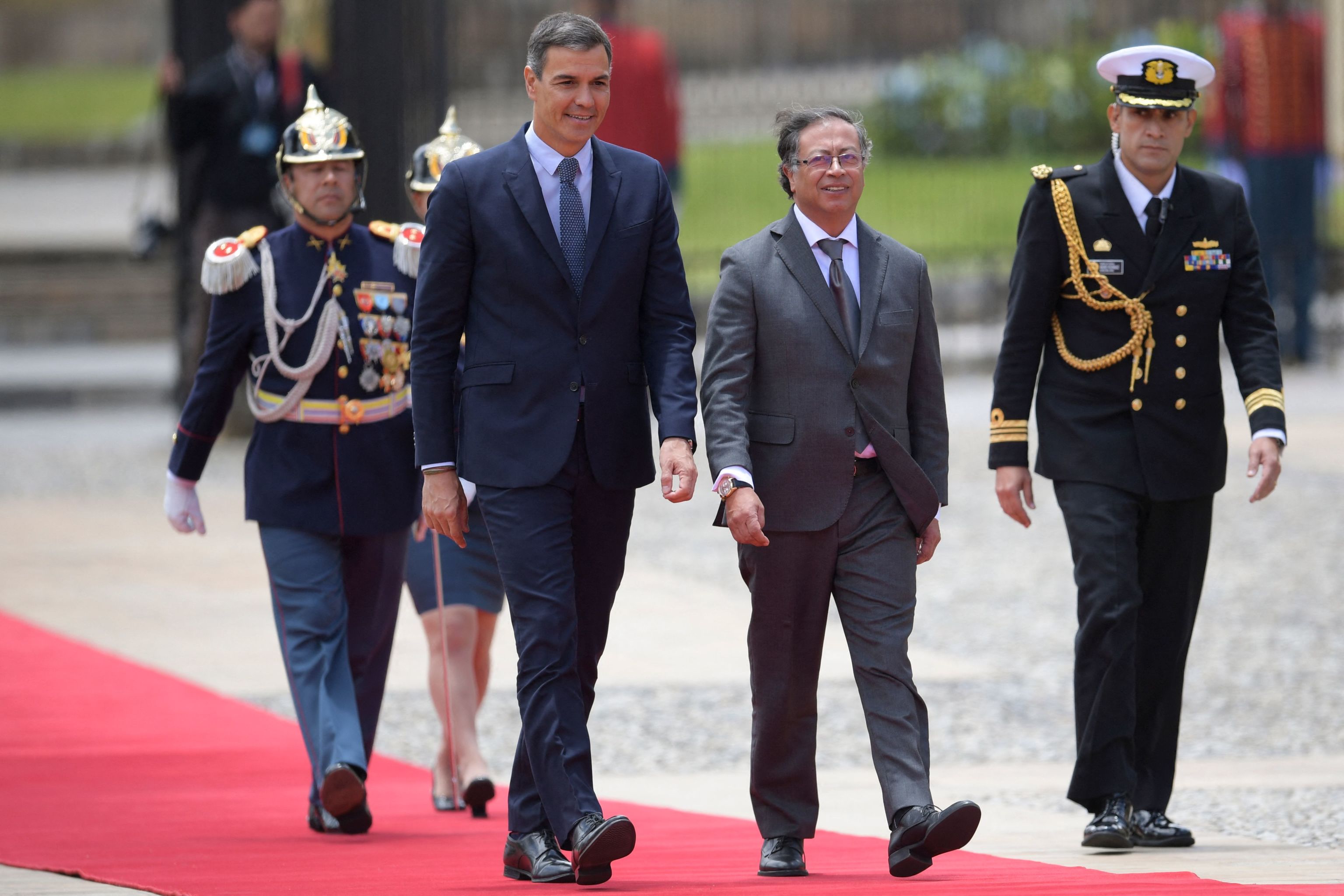 Pedro Snchez con el presidente de Colombia, Gustavo Petro, en Bogot.