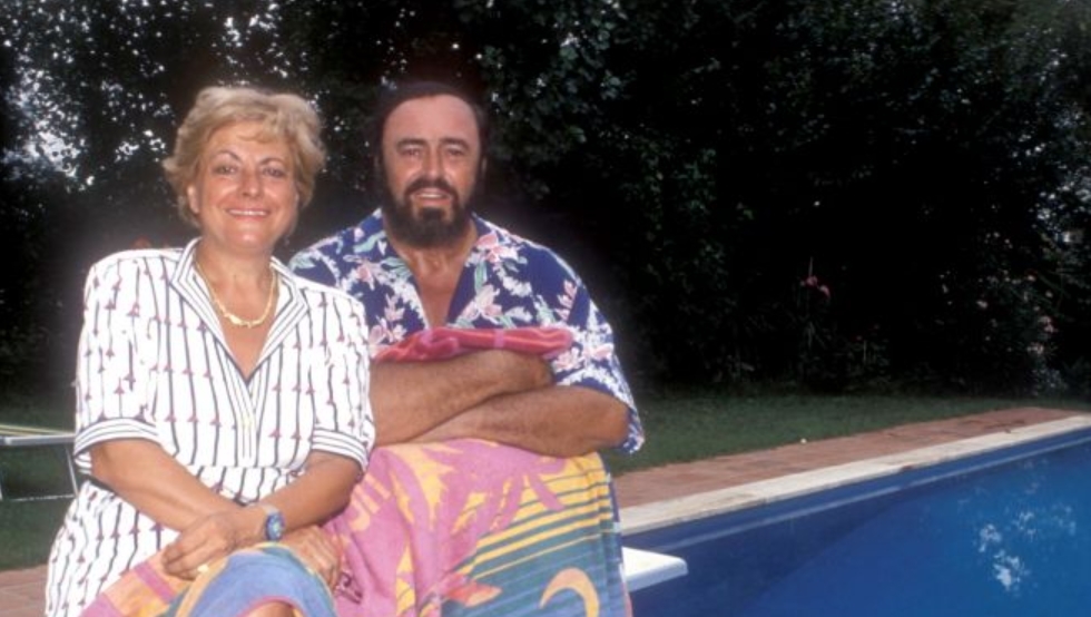 Luciano Pavarotti junto a su primera esposa, Adua.