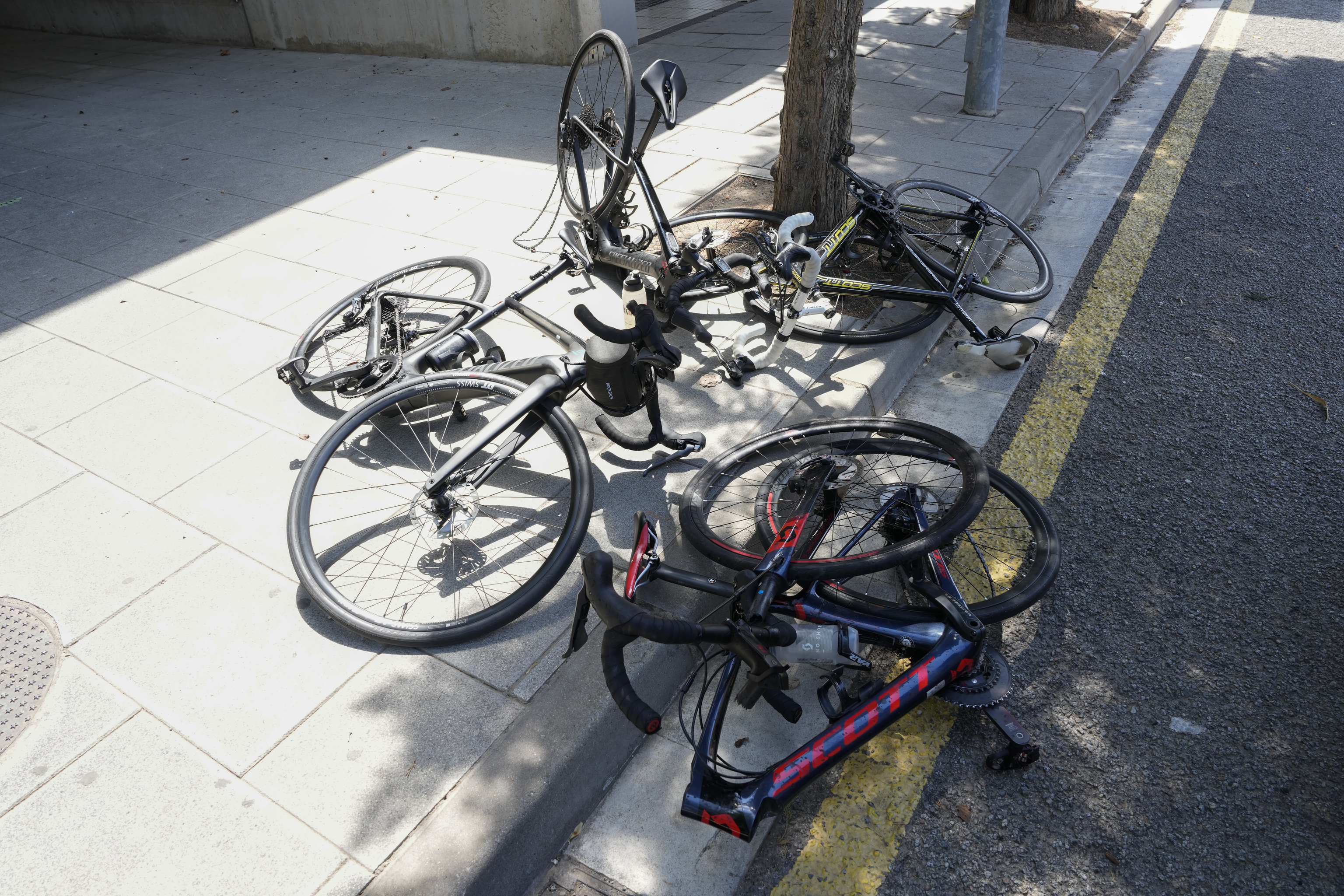 Bicis de los ciclistas atropellados el domingo pasado