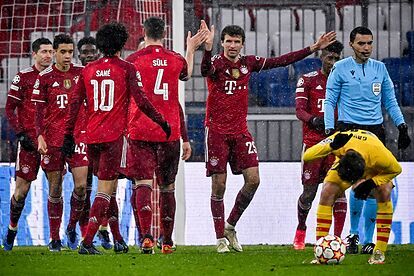 Los jugadores del Bayern celebran un gol contra Bar