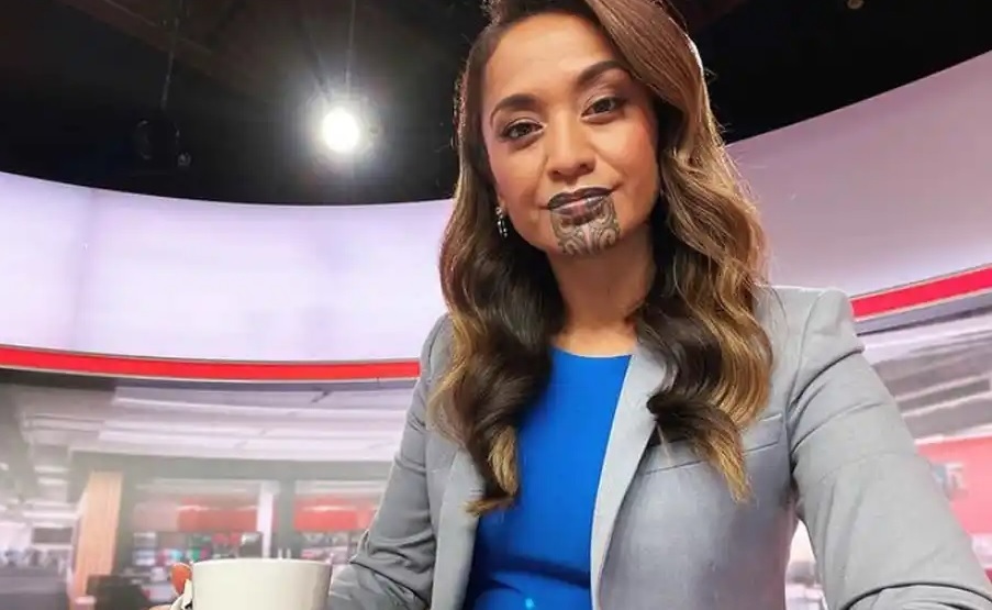 Oriini Kaipara, la presentadora y periodista neozelandesa.