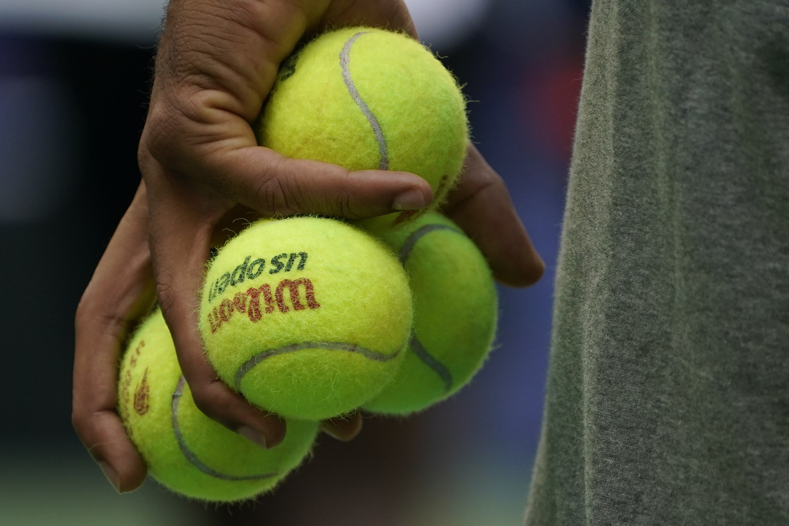 exterior circulación Ceder el paso US Open: Las pelotas de la discordia: críticas al US Open por usar bolas  distintas para hombres y mujeres | US Open 2021