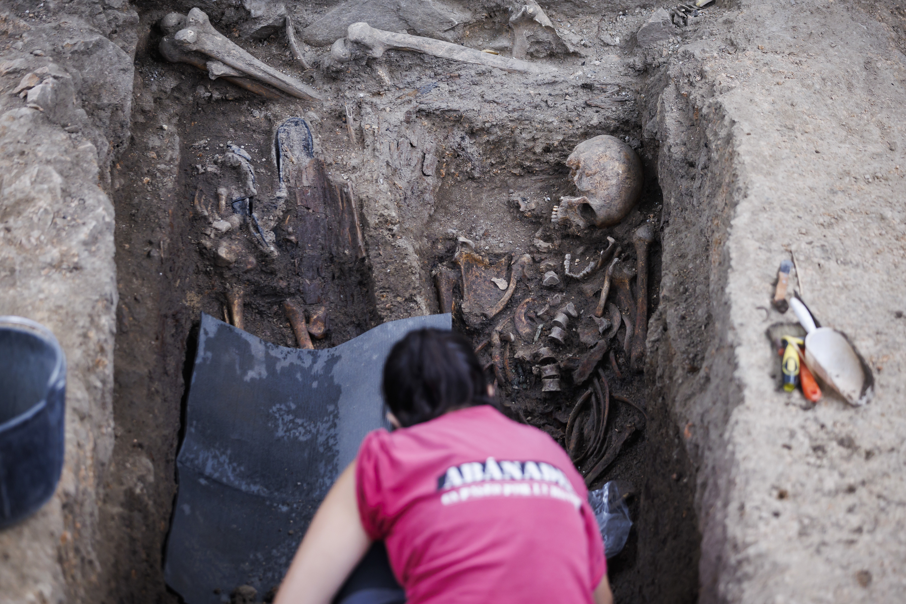 Uno de los esqueletos encontrados en la fosa de Colmenar Viejo.