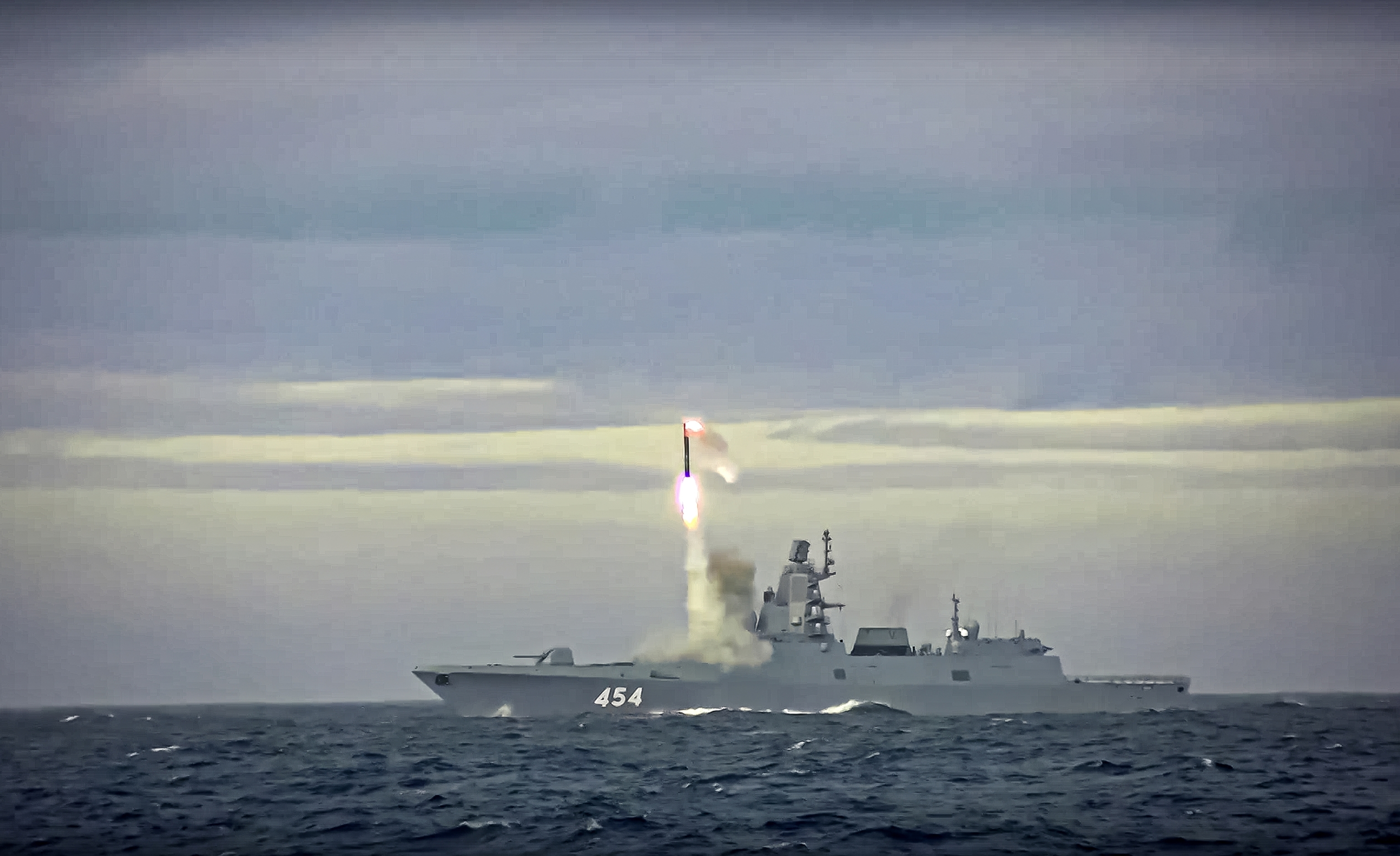 Un barco de la Flota del Norte rusa rescata a 68 cruceristas de un ...