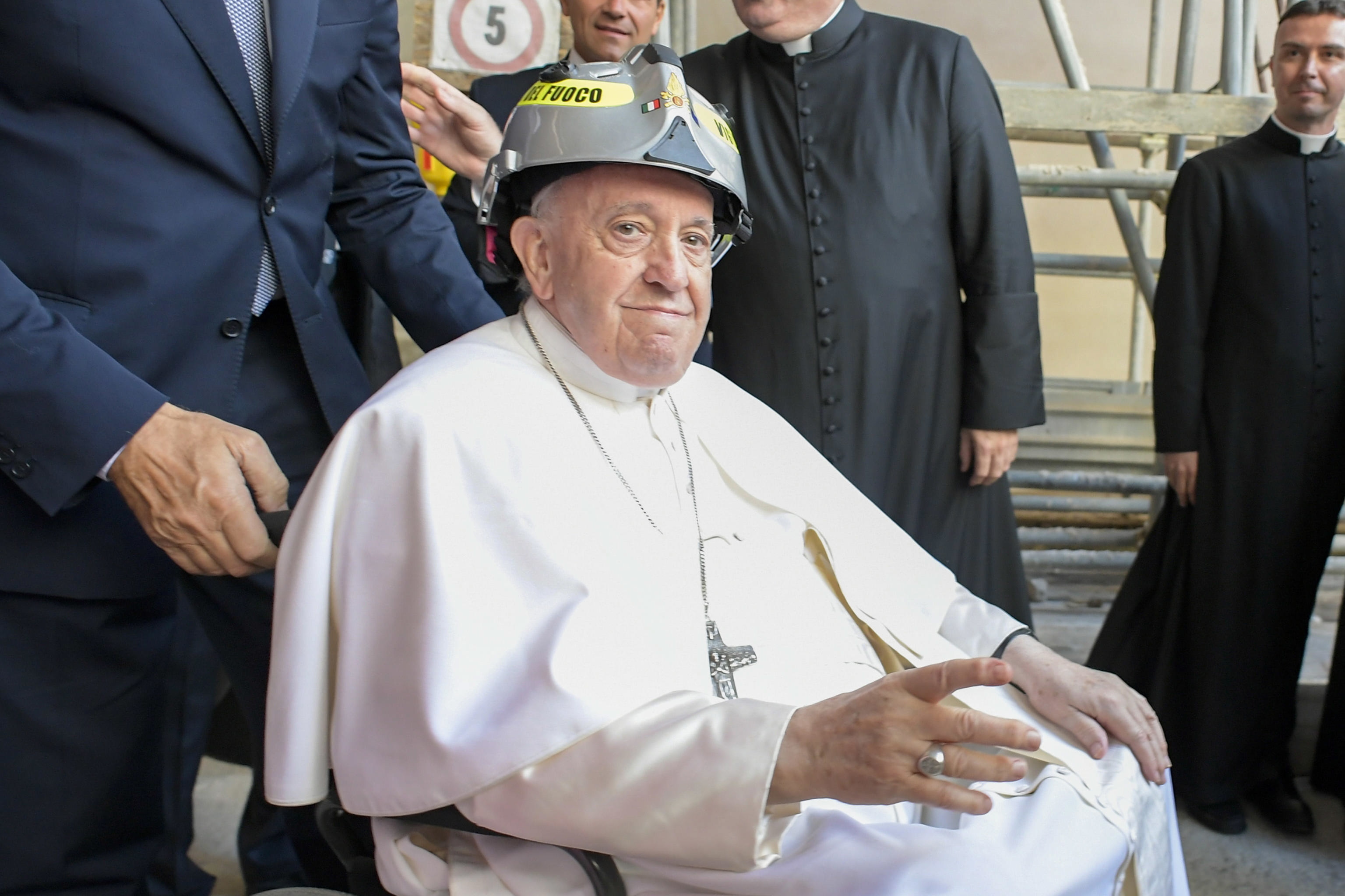 El Papa Francisco durante su visita a L' Aquila