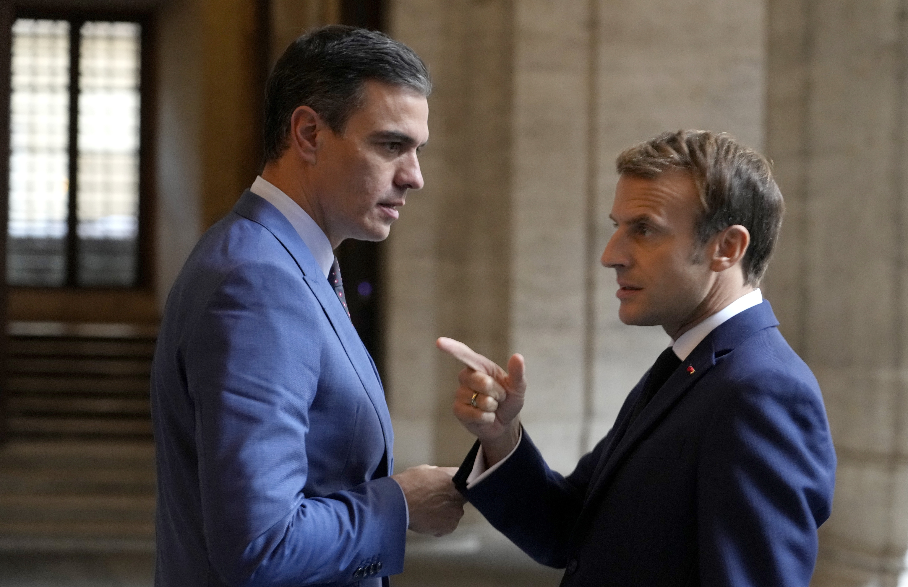 El presidente del Gobierno, Pedro Sánchez, y el presidente francés, Emmanuel Macron
