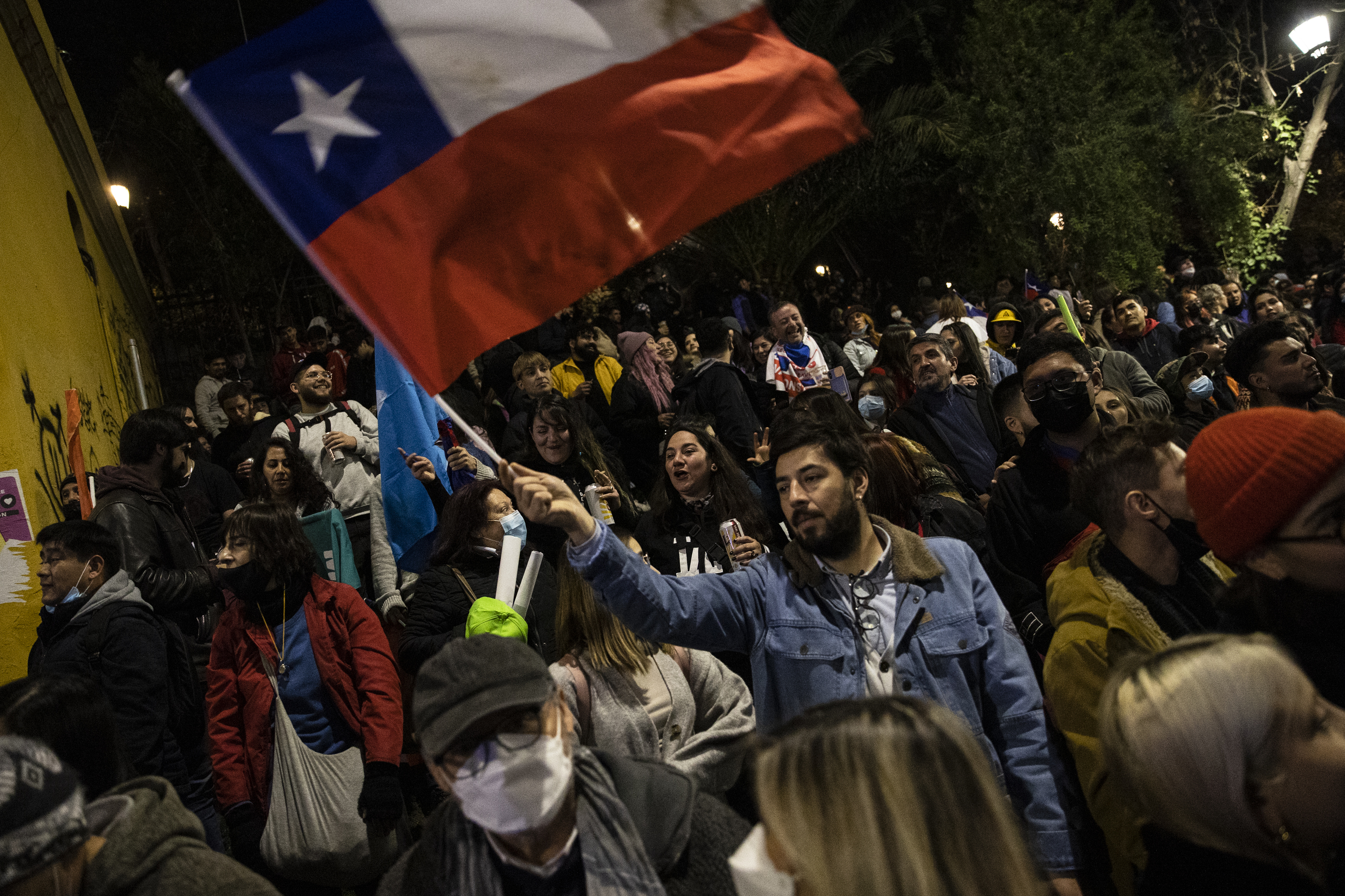 Agreden a golpes al hermano del presidente chileno Gabriel Boric