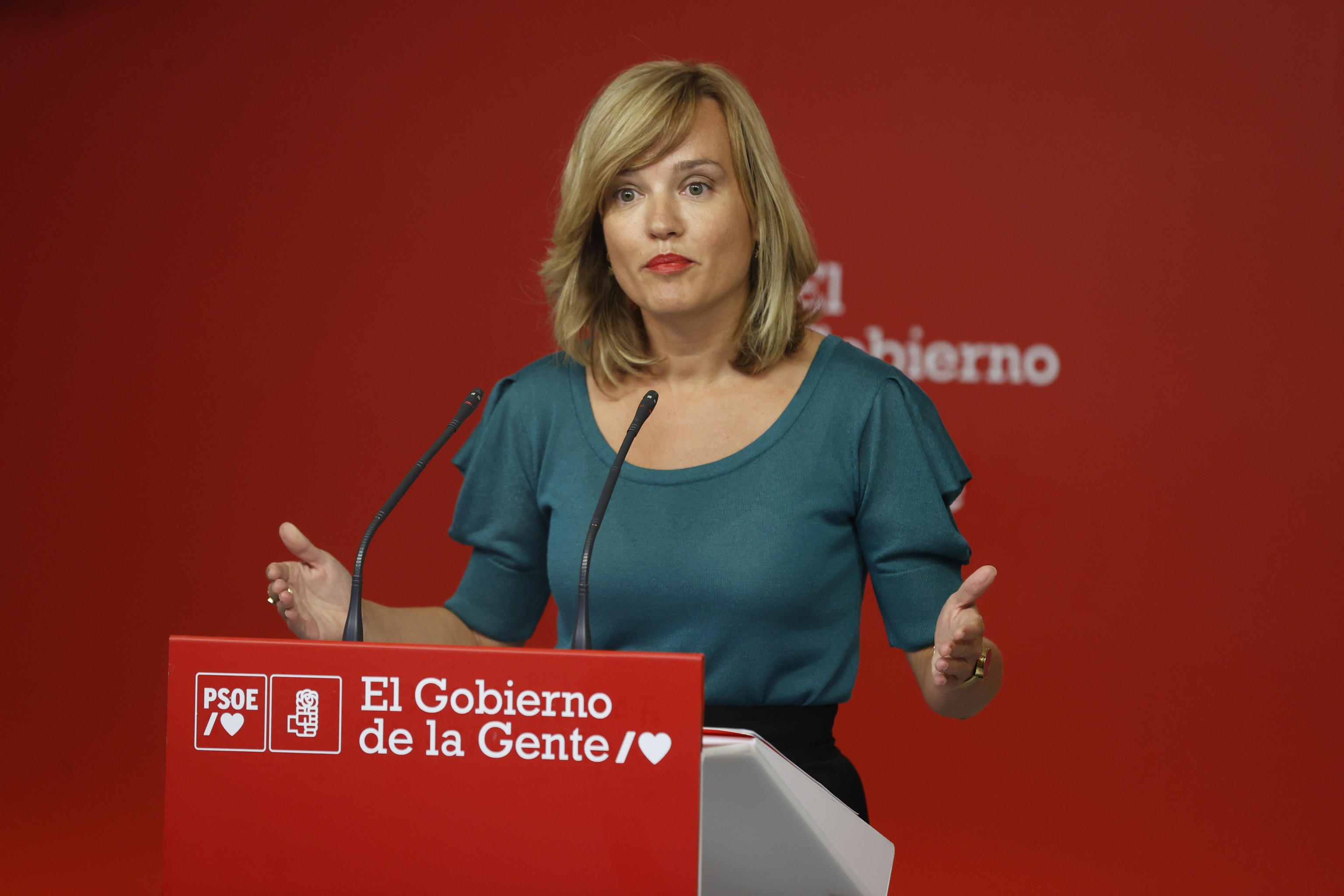 La portavoz del PSOE,  Pilar Alegra, durante una rueda de prensa.