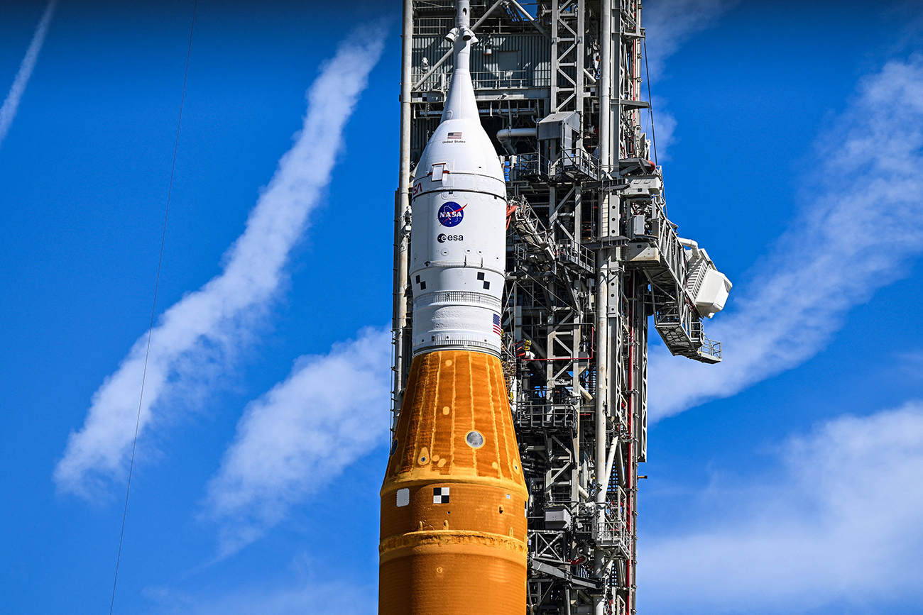El cohete Artemis I en el Centro Espacial Kennedy.
