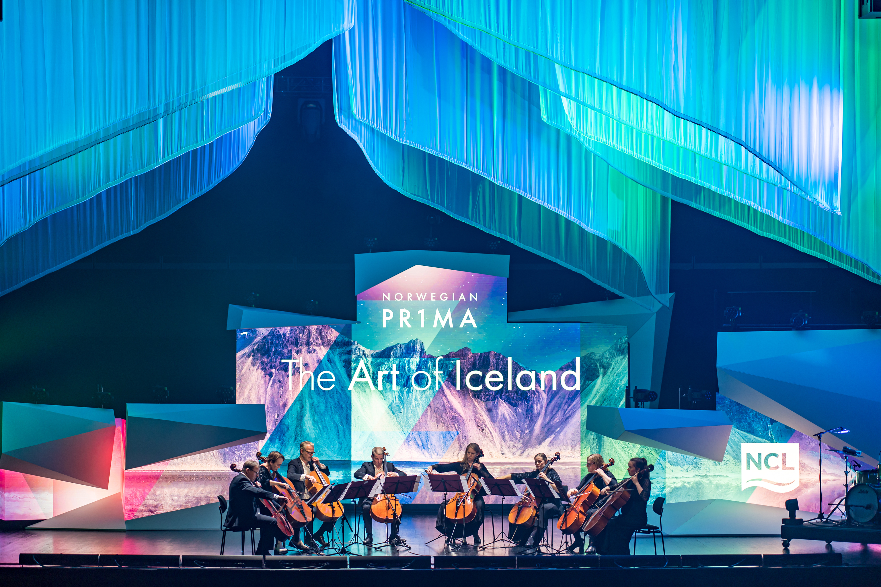 Espectáculo inaugural en el centro cultural Harpa de Reikiavik.