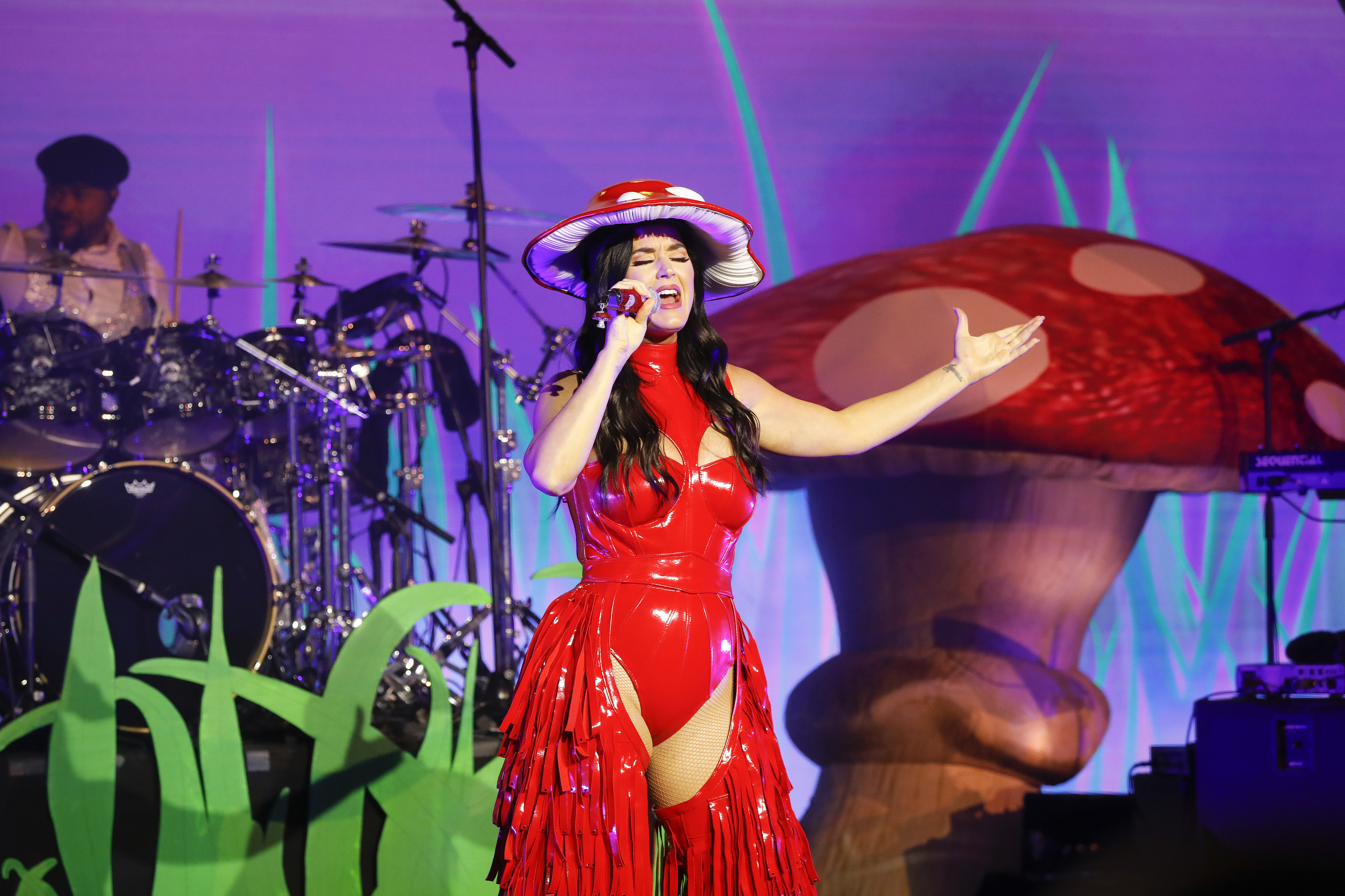 La cantante Katy Perry, durante la actuación en el barco.