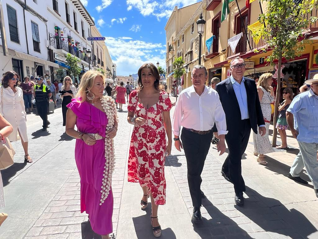 Los consejeros de Turismo, Presidencia y Hacienda, junto a la alcaldesa de Ronda, este sábado.