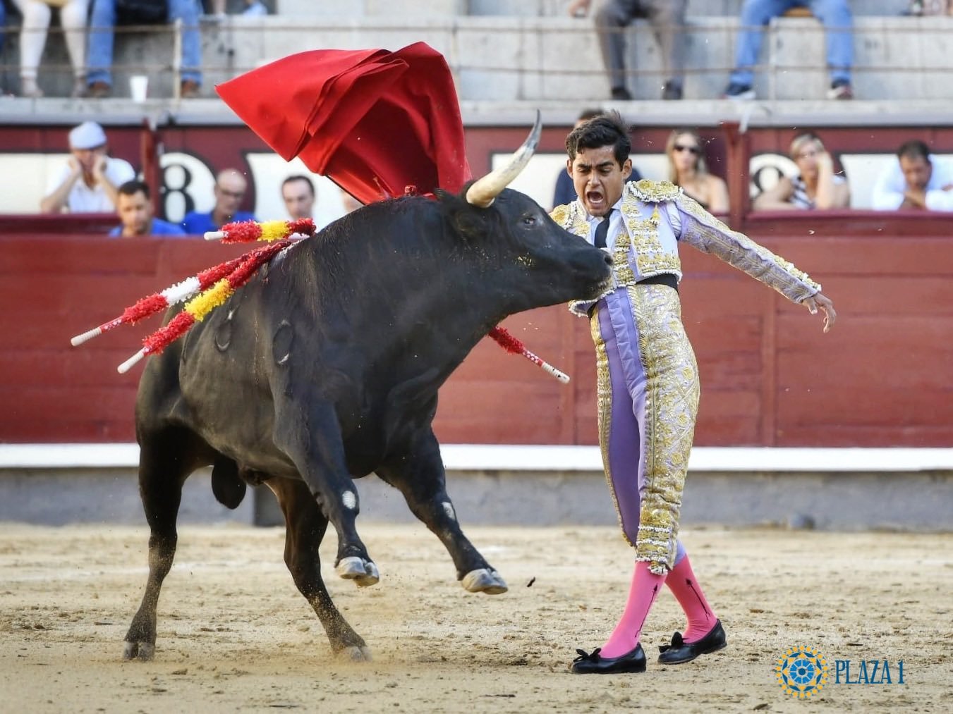 El mexicano Alejandro Adame da la nica vuelta en la desrtica novillada concurso de Madrid