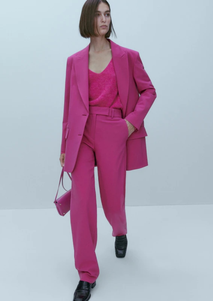 ALT: Blazer y pantalones rosas de Massimo Dutti.
