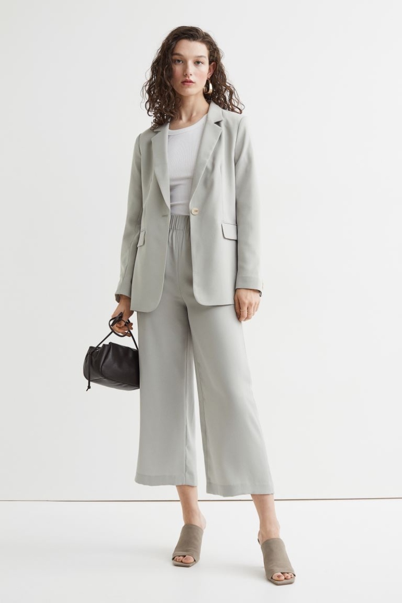 ALT: Blazer y pantalones culotte de H&M.