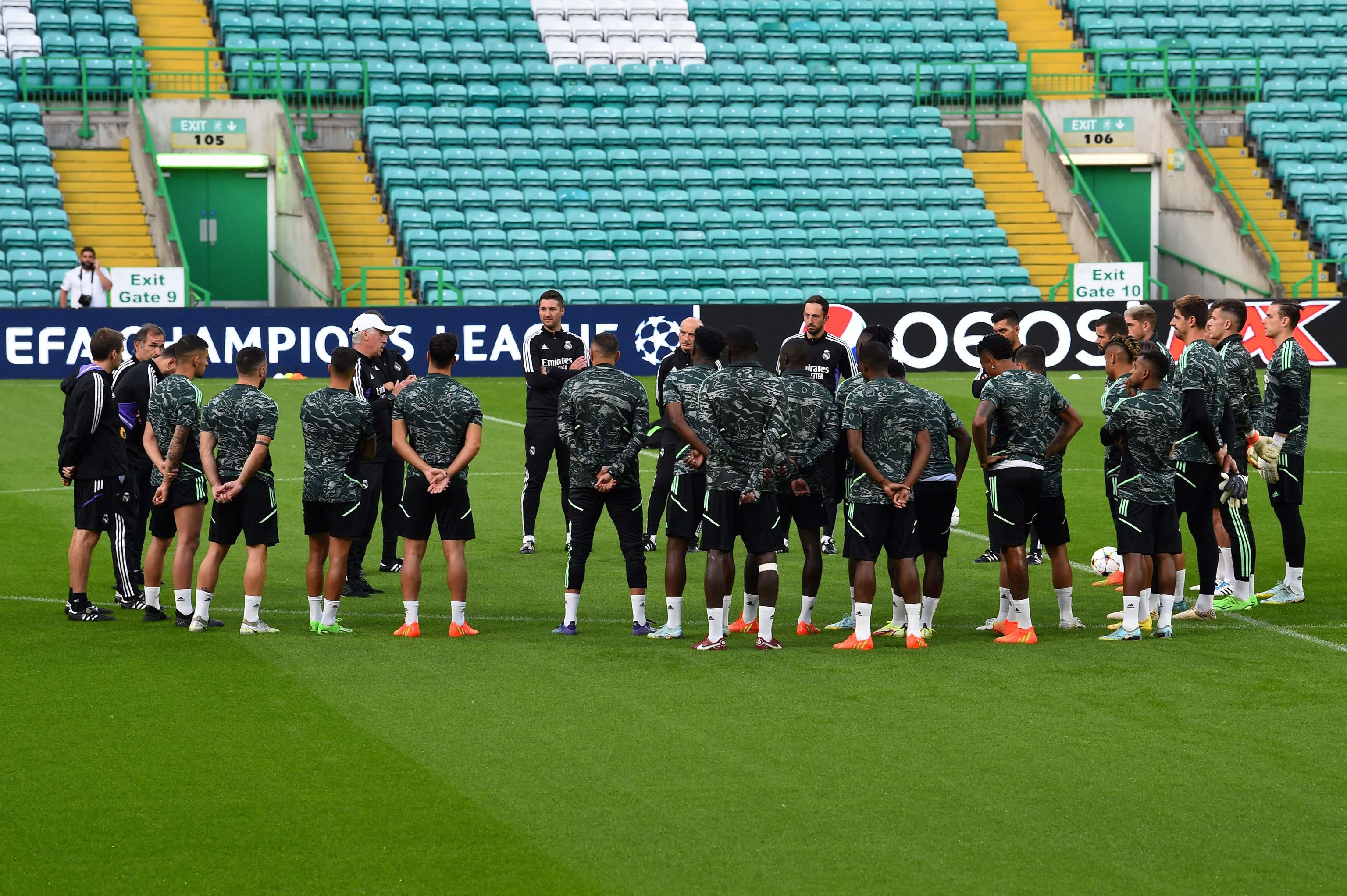 El Real Madrid, durante su entrenamiento en el Celtic Park.