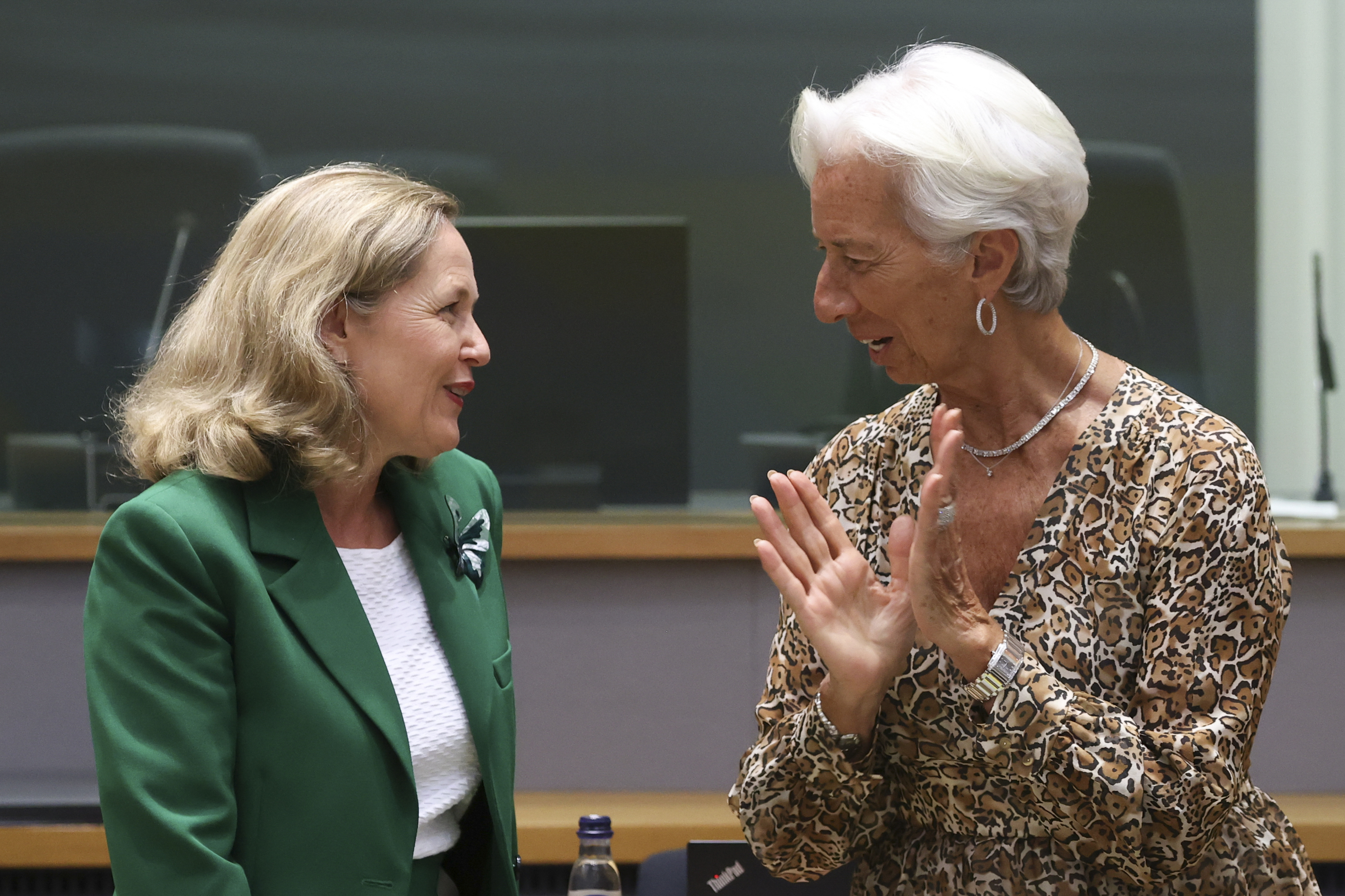 Nadia Calvio, vicepresidenta primera, y Christine Lagarde, presidenta del BCE