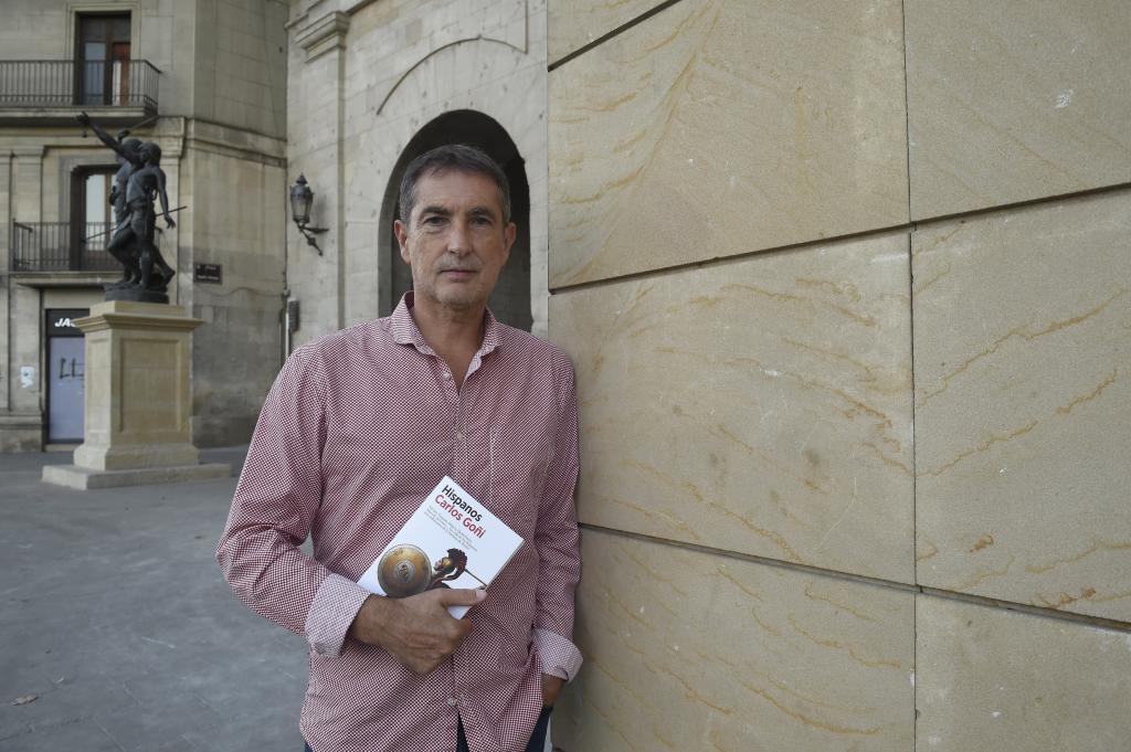 El escritor Carlos Goñi presenta su libro 'Hispanos'