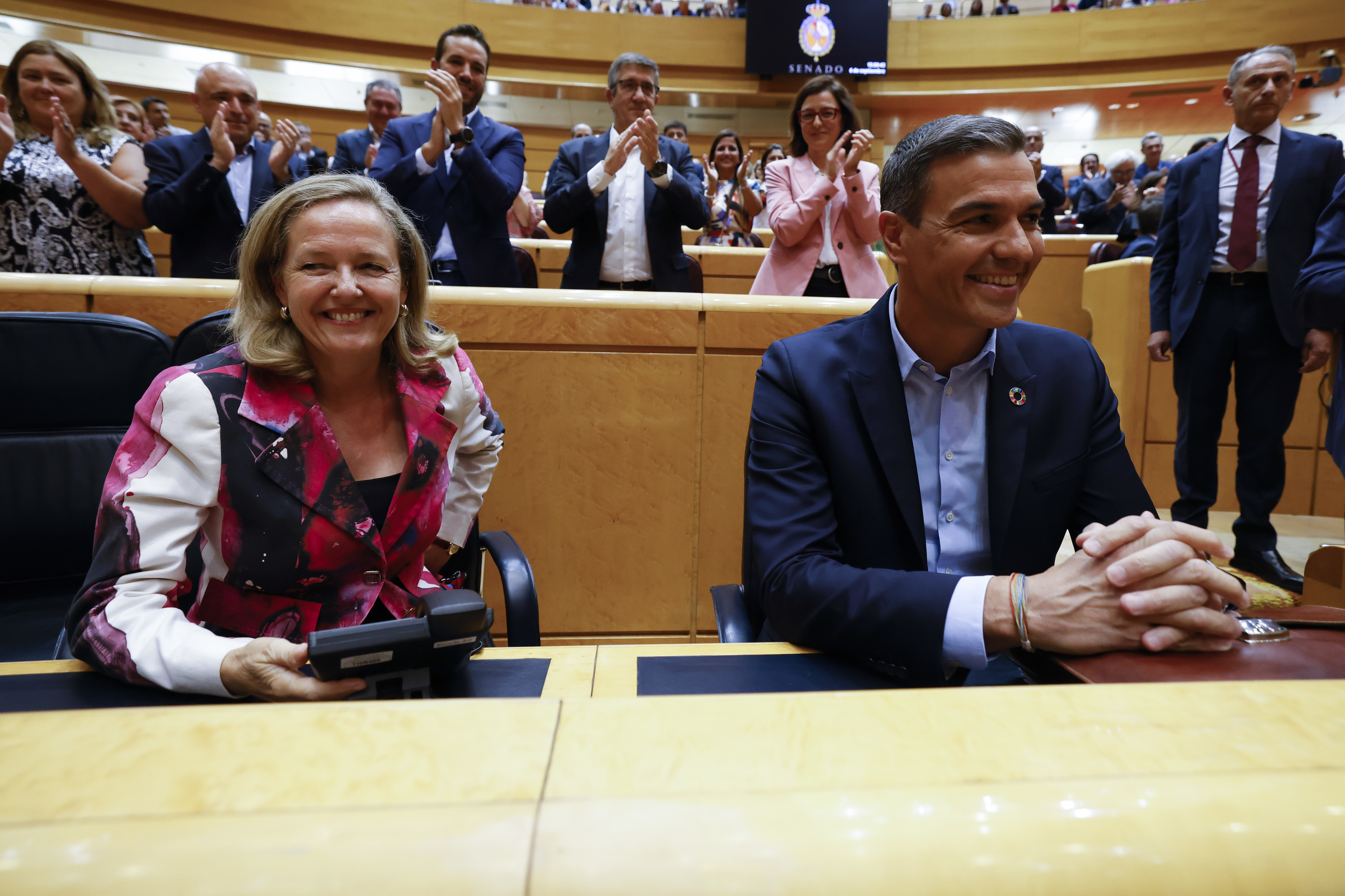 El presidente del Gobierno, Pedro Sánchez, y la vicepresidenta primera, Nadia Calviño, el pasado martes en el Senado