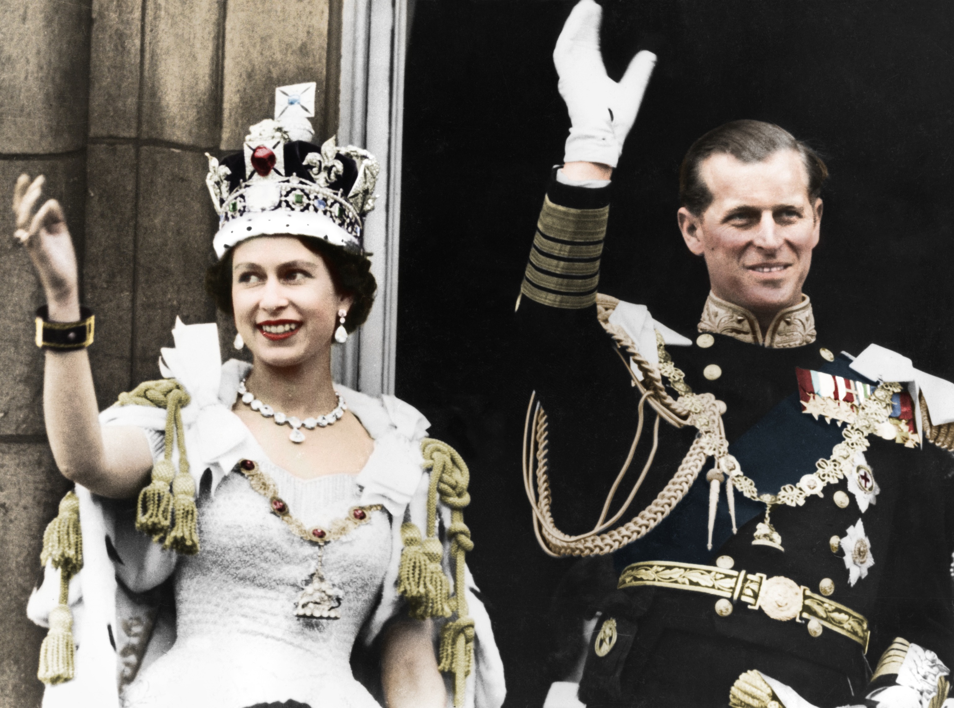 Isabel II, con los labios rojos, y el duque de Edimburgo, el da de la coronacin, el 2 de junio, de 1953.