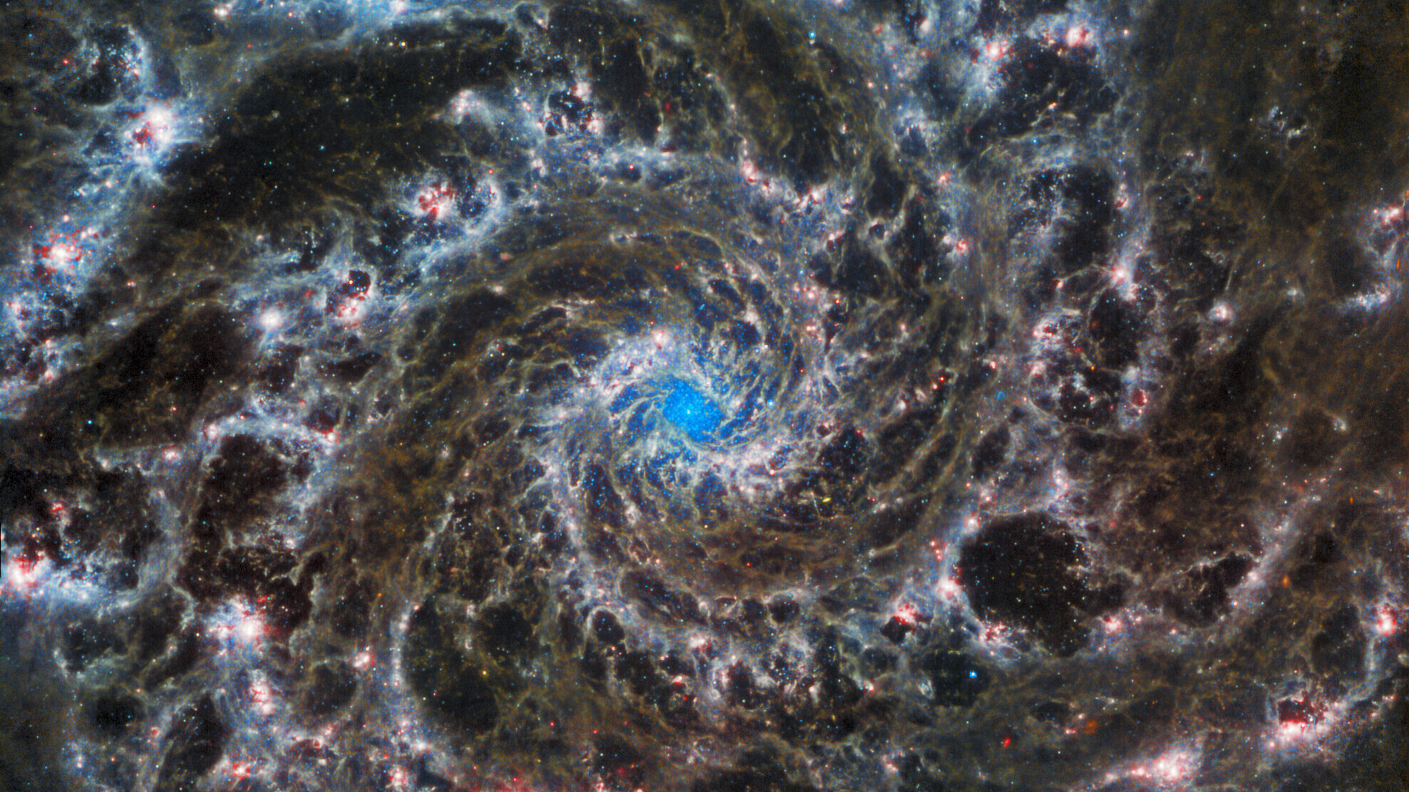 El centro de la Galaxia Fantasma observado por el Webb.