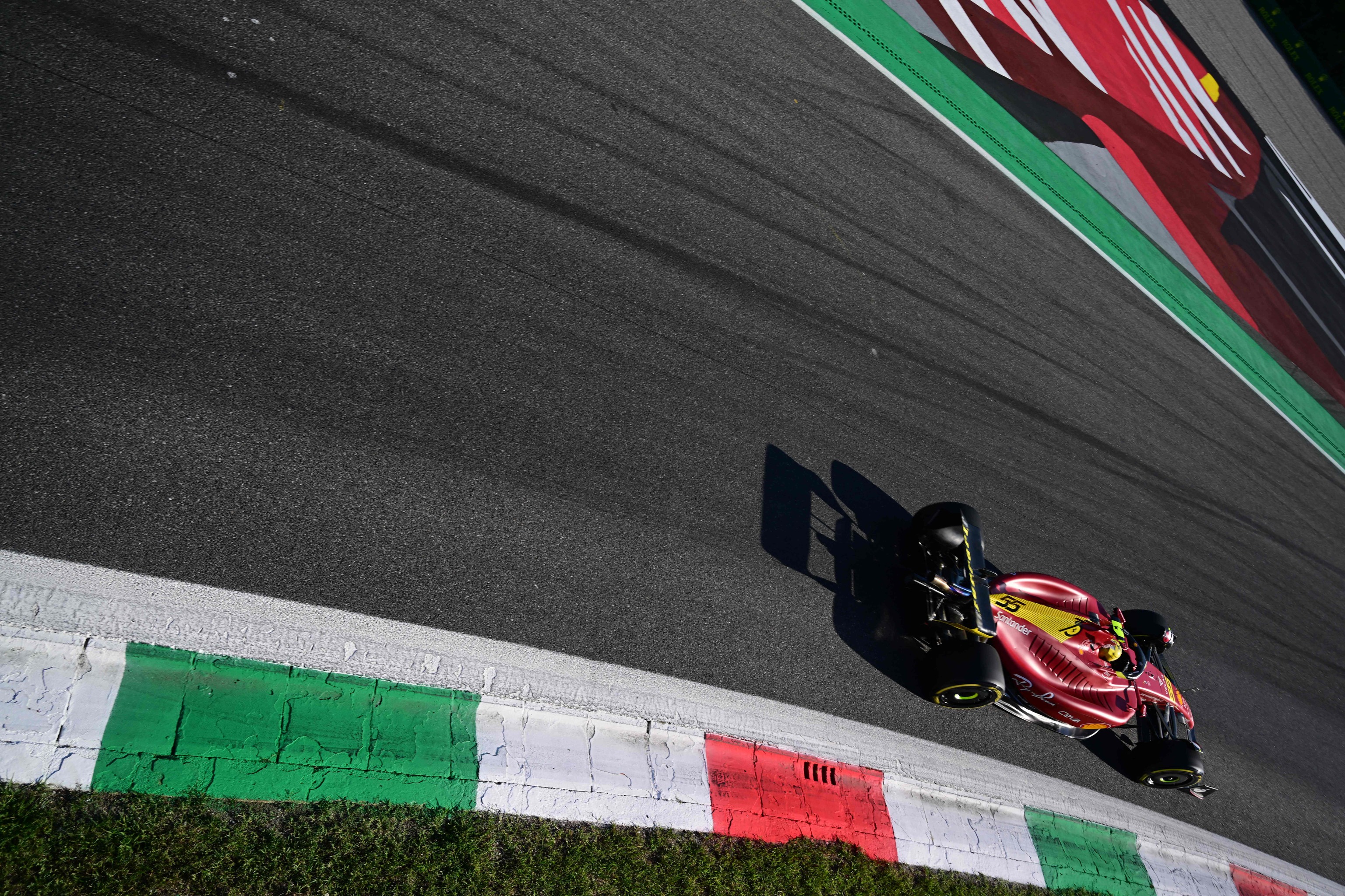 Sainz, durante la primera sesin de entrenamientos libres en Monza.