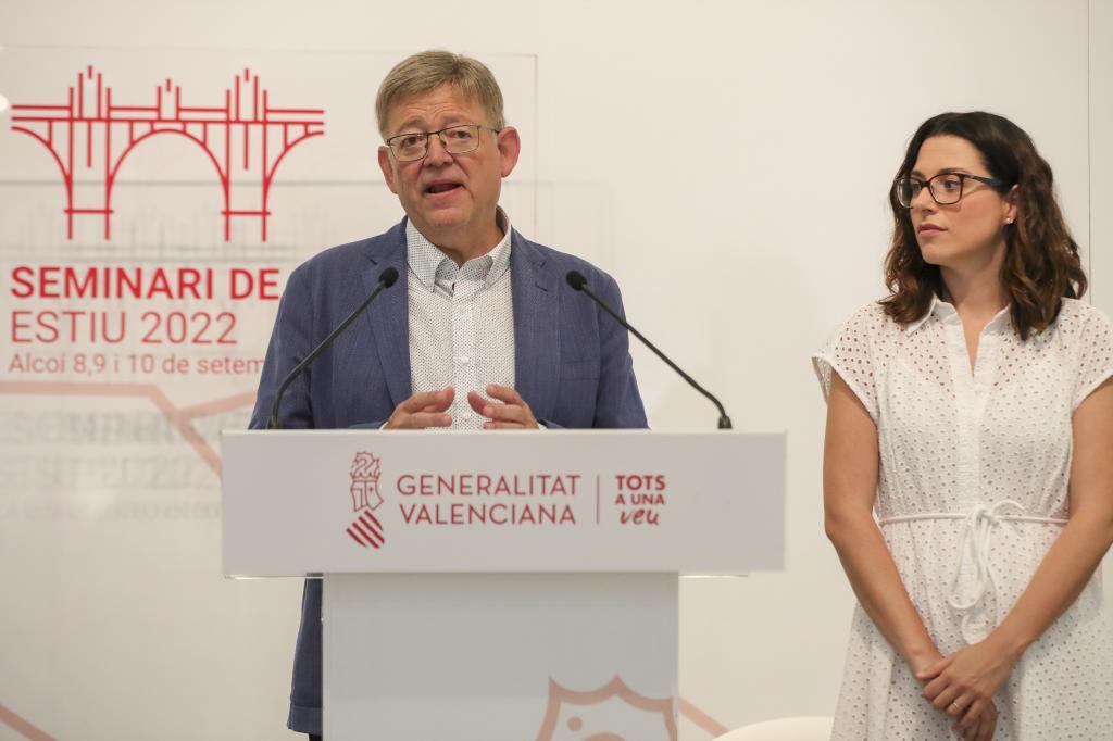 El presidente de la Generalitat, Ximo Puig, junto a la vicepresidenta, Aitana Mas, ayer en Alcoy.