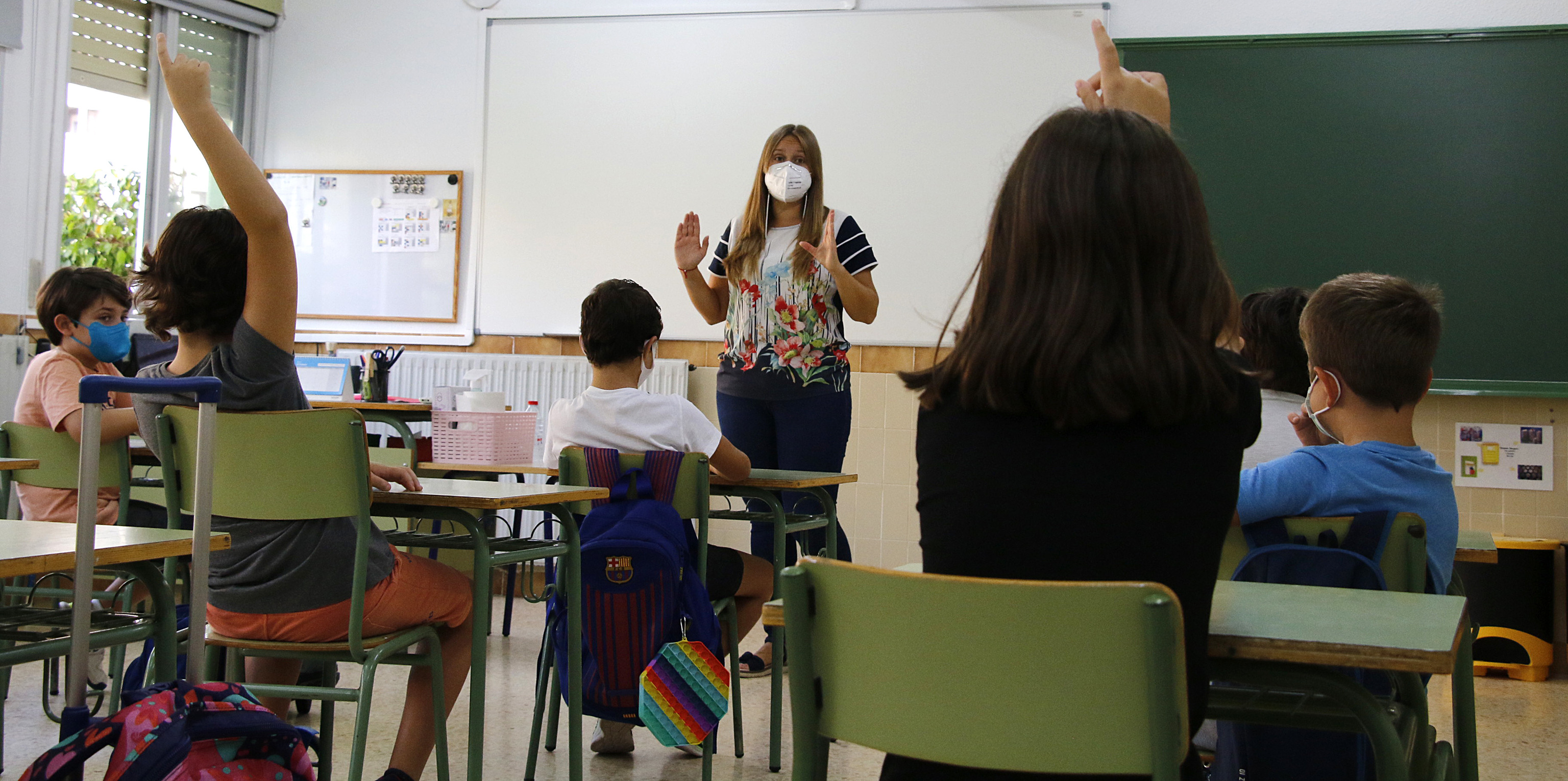 Una docente imparte clases en un colegio de Castelln.
