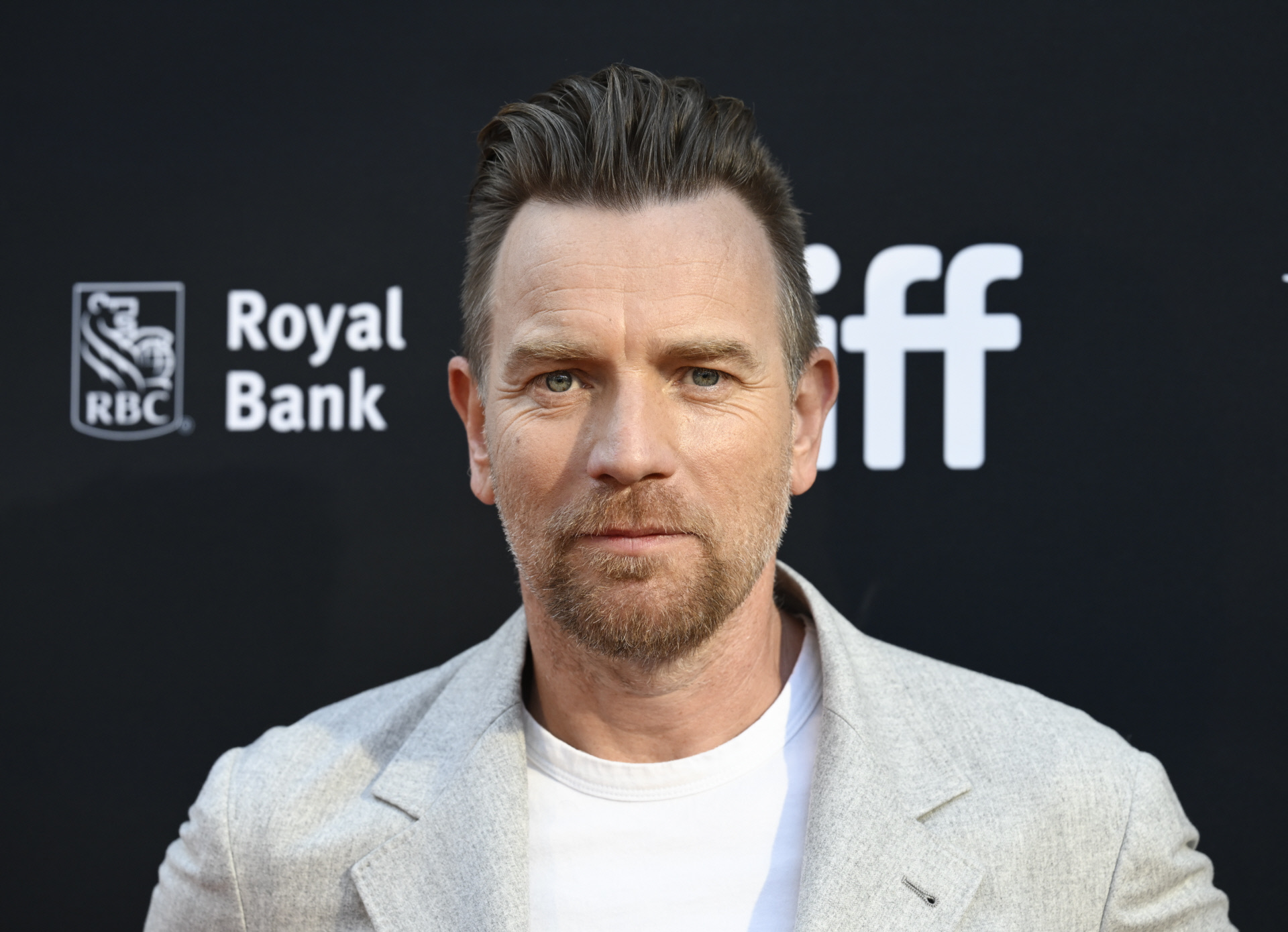 Ewan McGregor alaba la inteligencia y humor de Maribel Verdú | Famosos ...