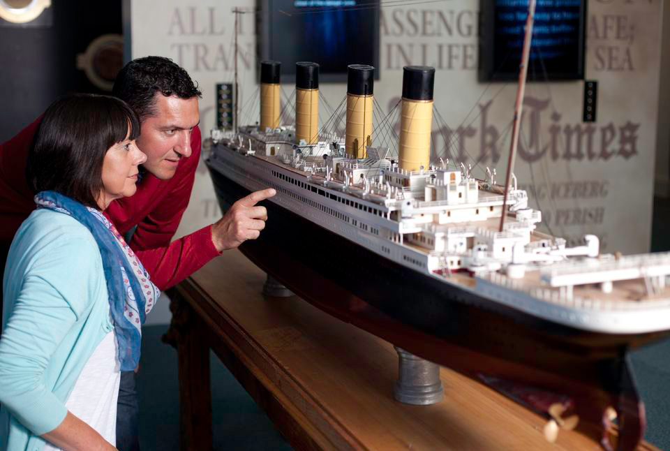 Una maqueta del trasatlántico en el centro de Titanic Experiences.