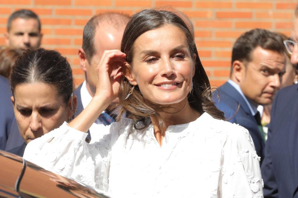 La Reina, ayer, inaugura un hospital en Guadalajara.