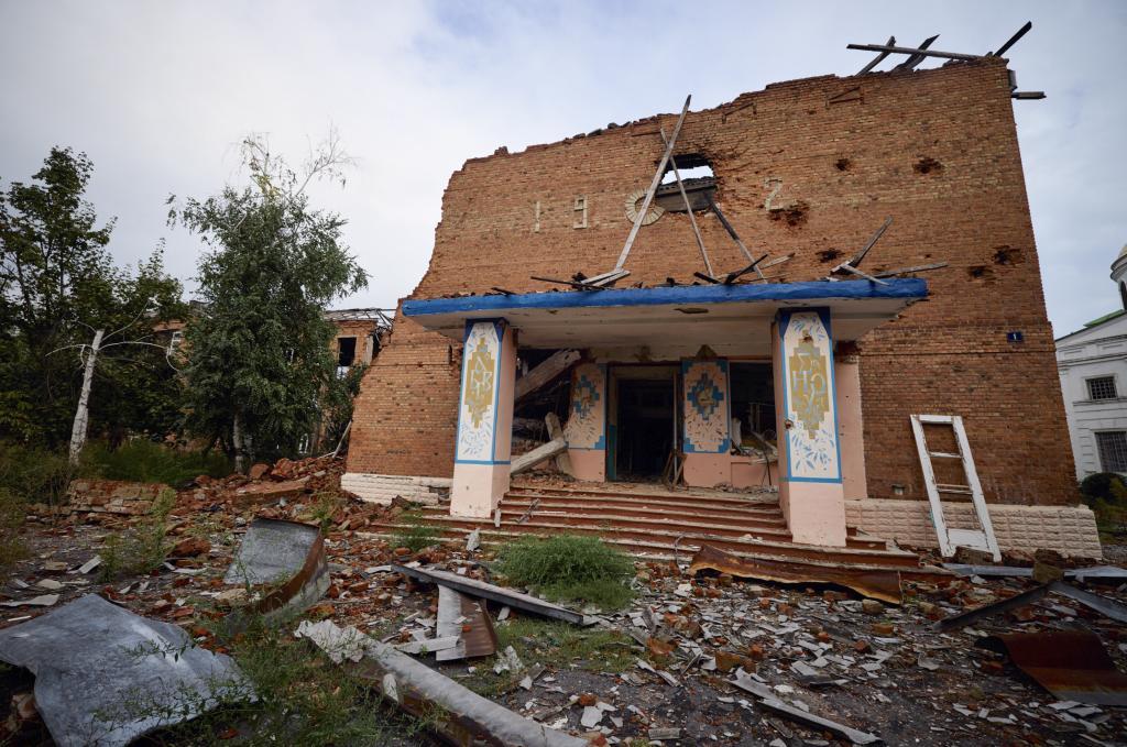 Edificios daados en la ciudad recuperada por Kiev de Izyum.