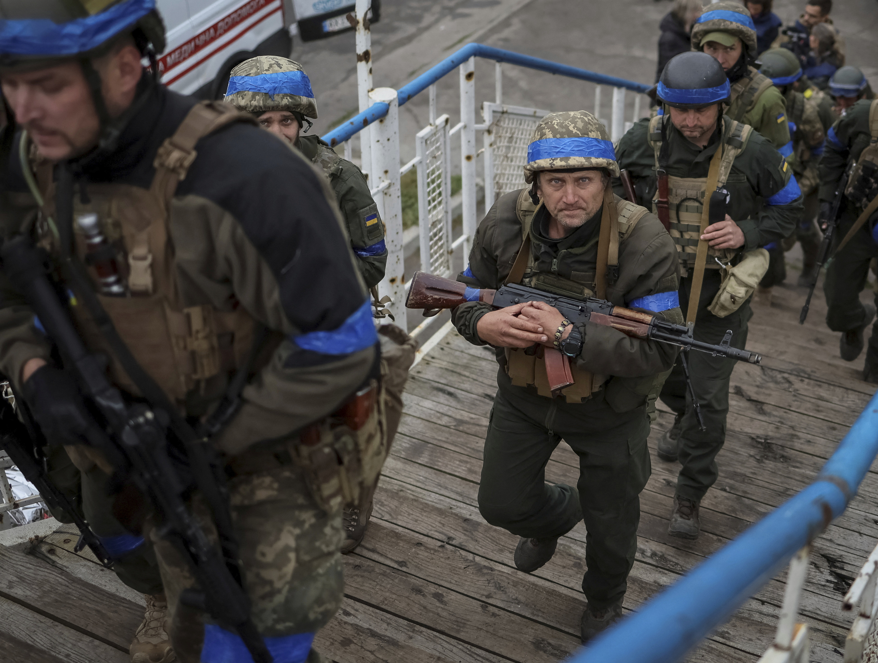 Militares ucranianos, en la ciudad liberada de Izium.