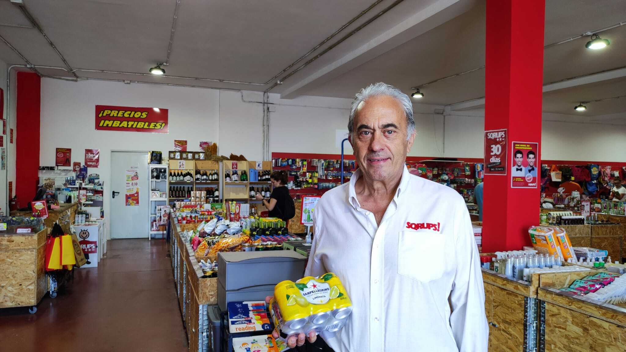Iñaki Espinosa, fundador de Sqrups! en una de sus 50 tiendas