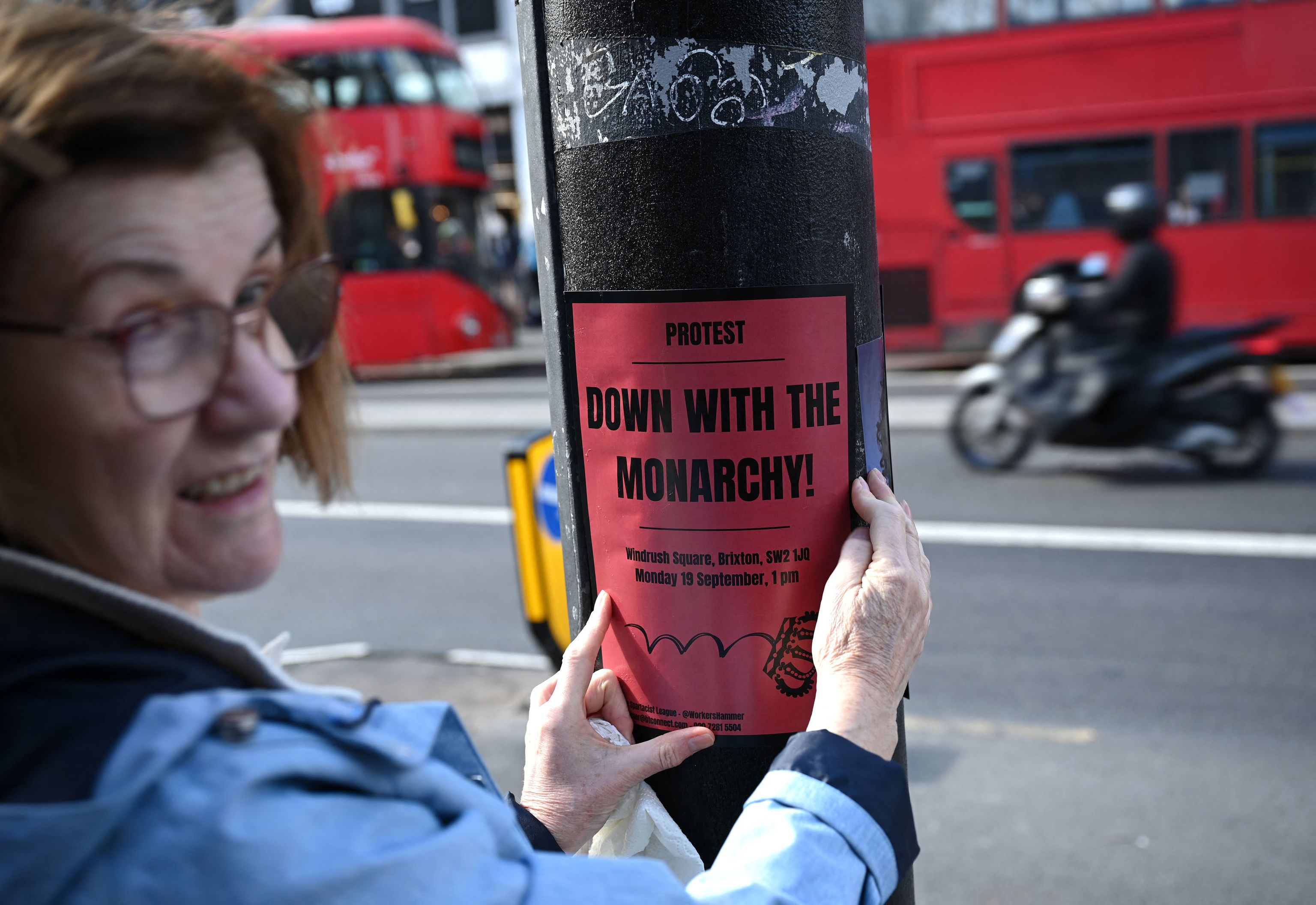 Pegada de una pancarta antimonrquica en el sur de Londres el da 16 de septiembre de 2022.