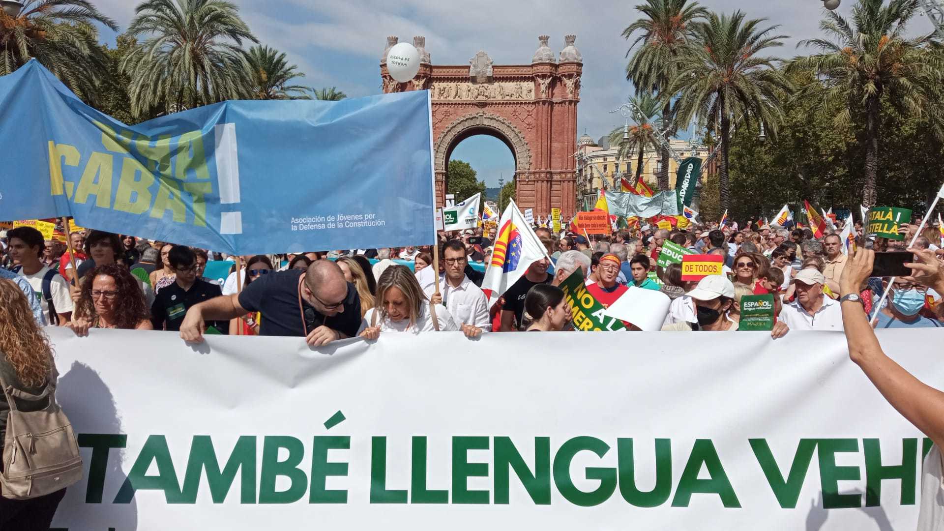 Manifestantes por el 'Español, lengua vehicular' en Barcelona.