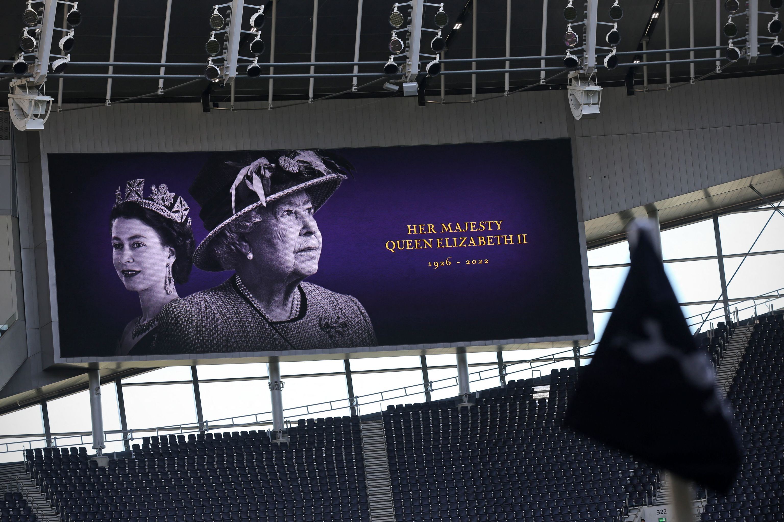 Homenaje a Isabel II antes del Tottenham-Leicester.