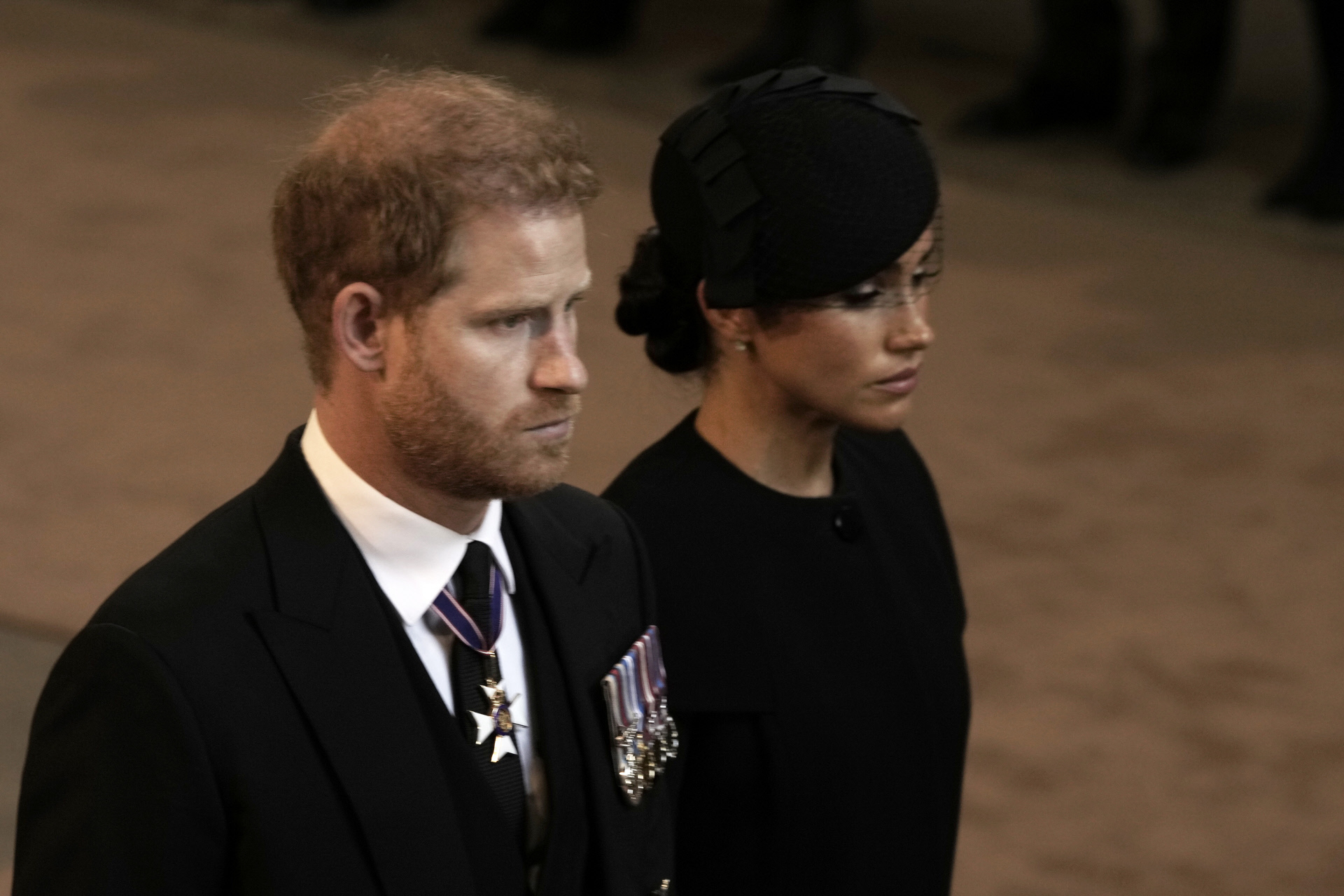 Los duques de Sussex, en el funeral de la reina Isabel.