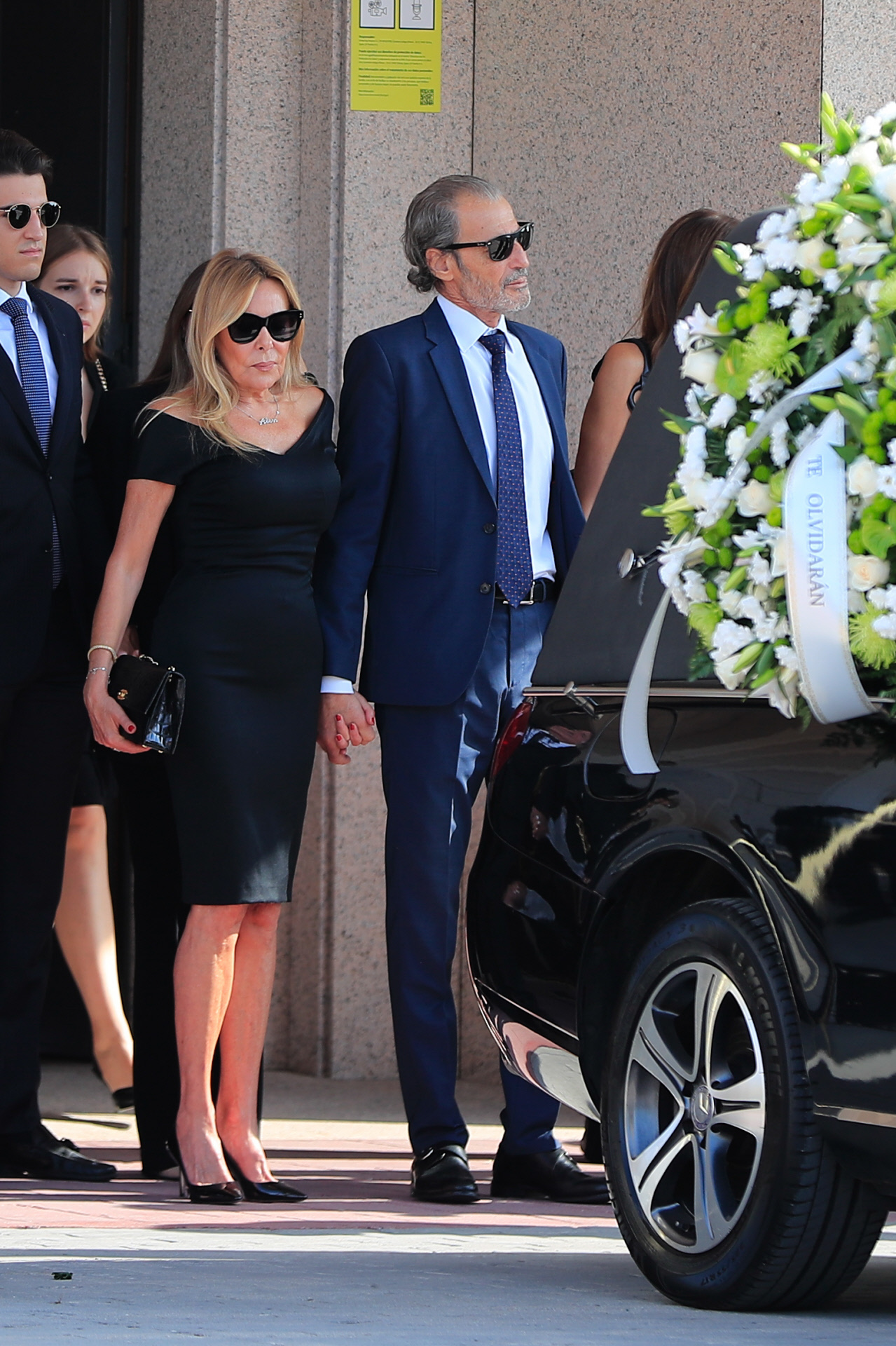 Ana y Javier García Obregón en el funeral de su padre