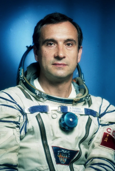 Valery Poliakov fue médico y cosmonauta