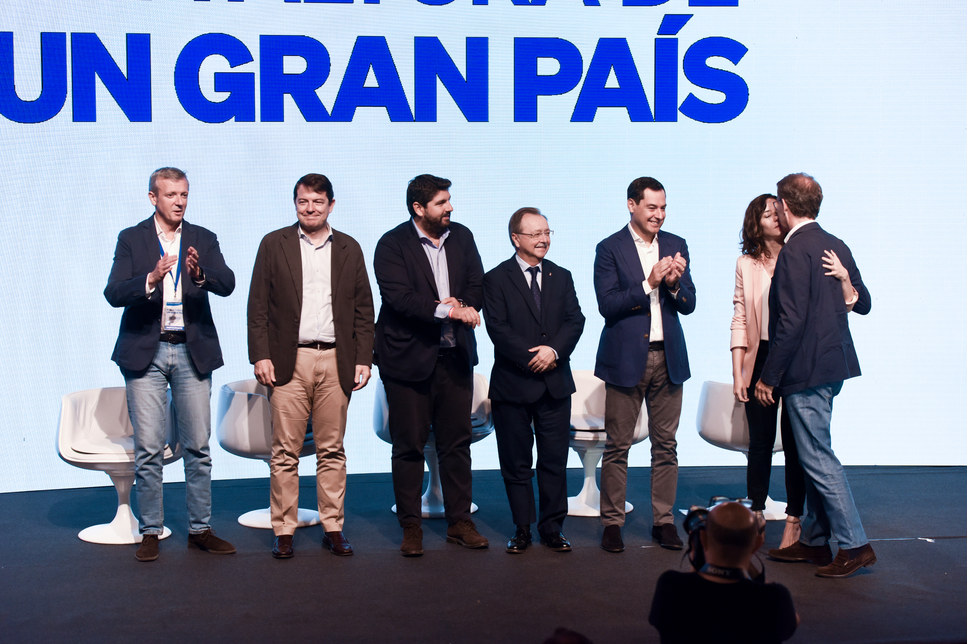 El presidente del PP, Alberto Núñez Feijóo, con los líderes autonómicos 'populares'
