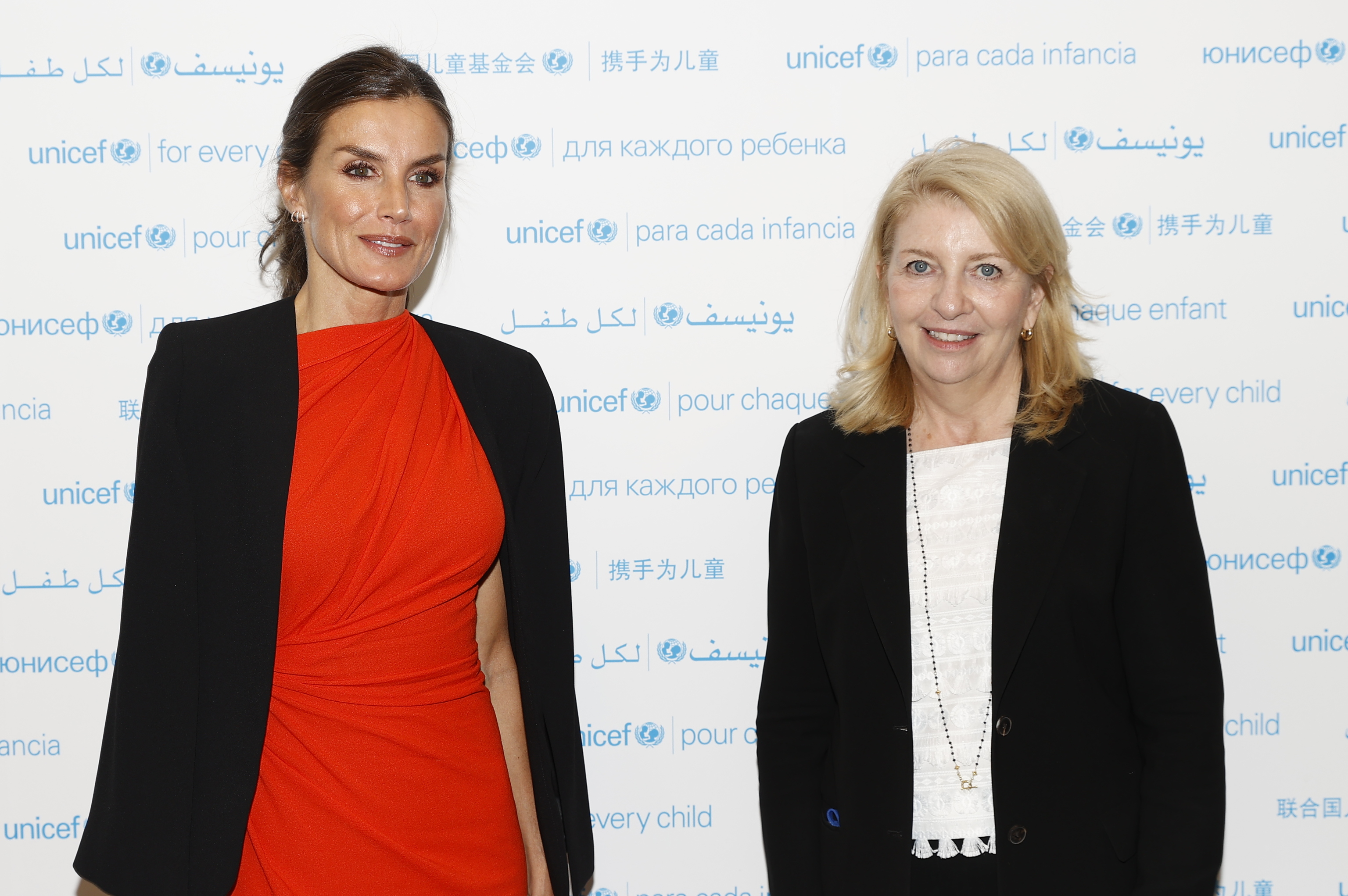 The Queen, blazer on her shoulders, with UNICEF Executive Director, Catherine Russell.