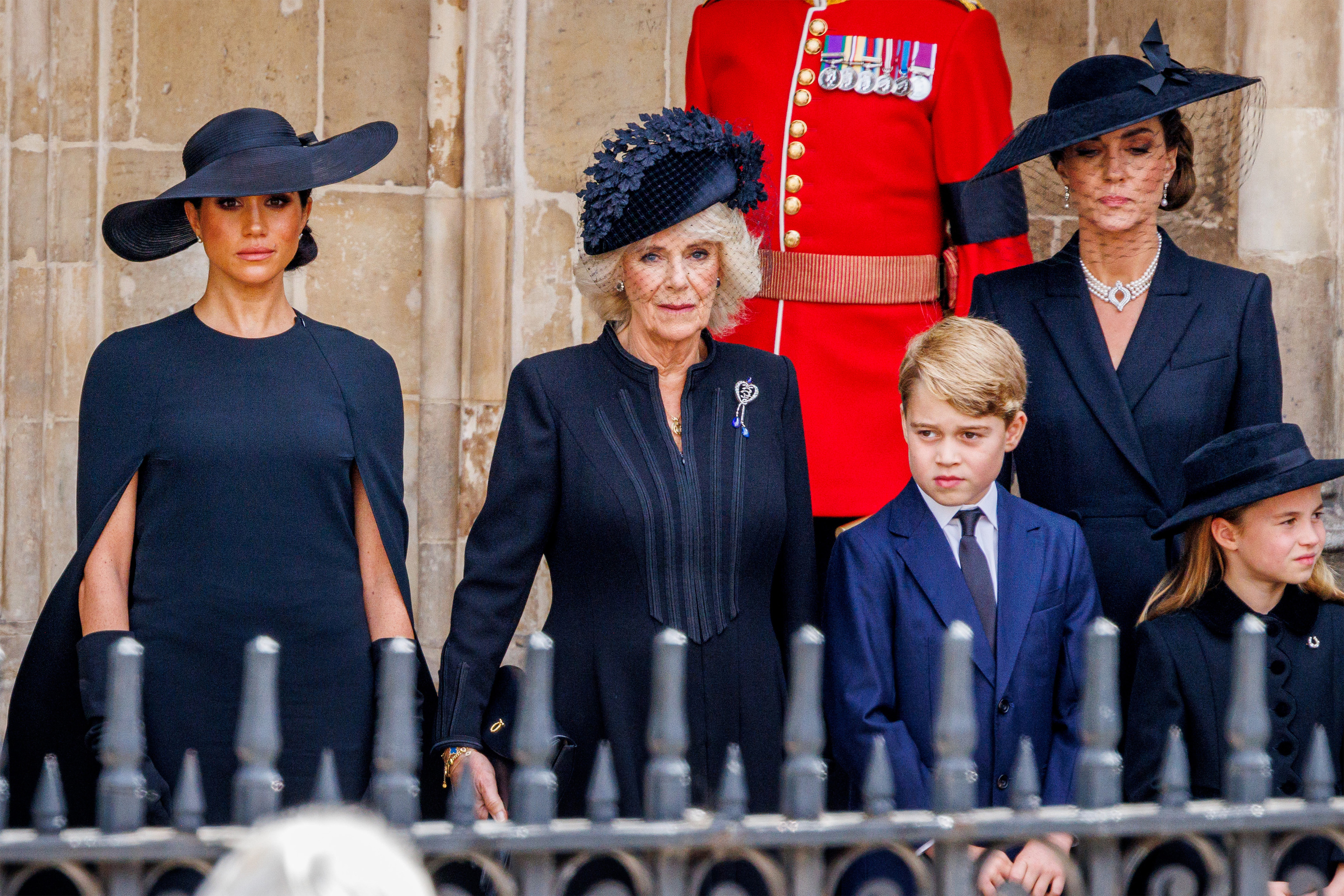 ALT: Este es el detalle que 'unió' a Meghan y a Kate en el funeral de Isabel II