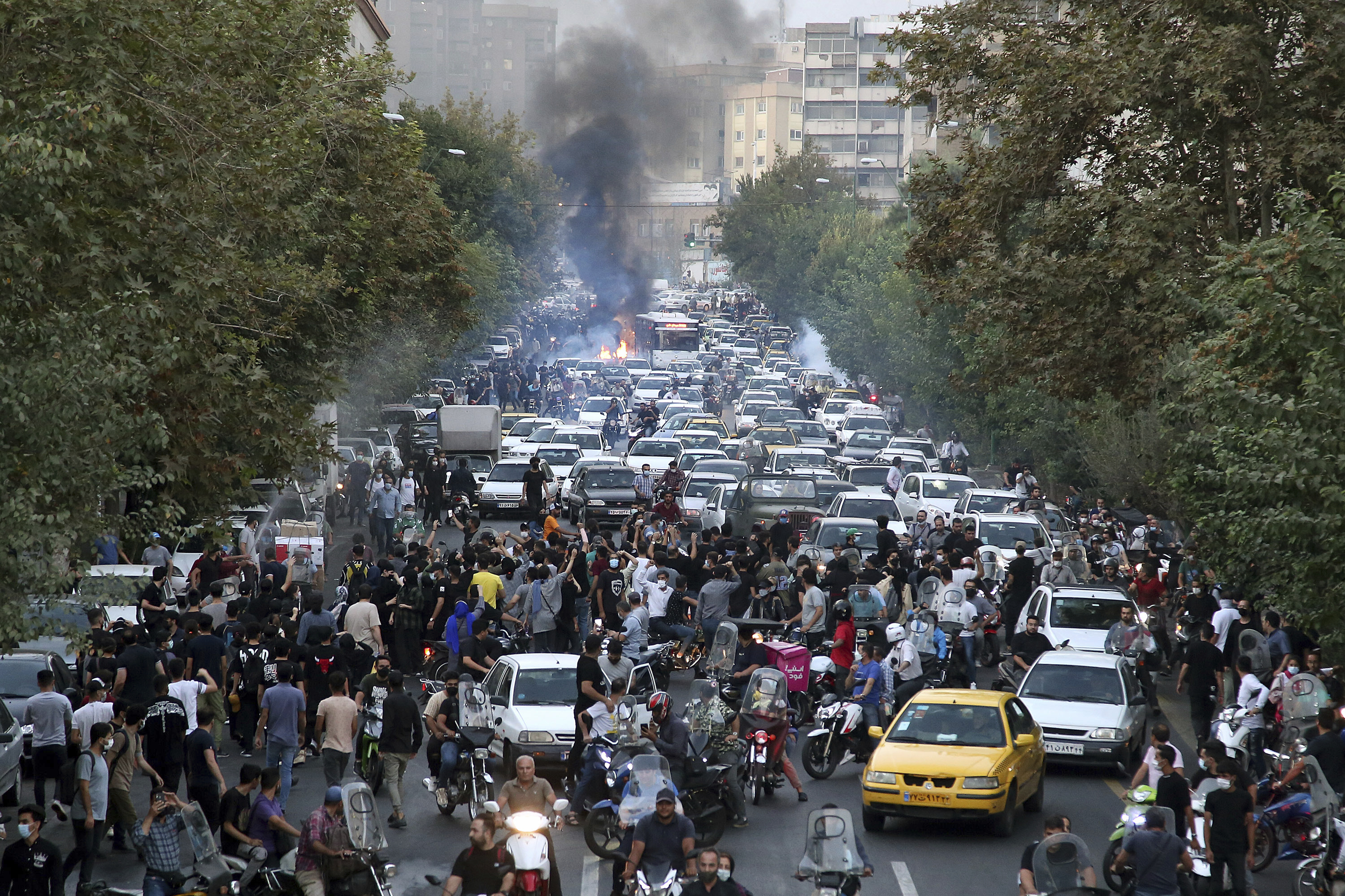 Protestas en el centro de Teherán por la muerte de Mahsa Amini, el 21 de septiembre.