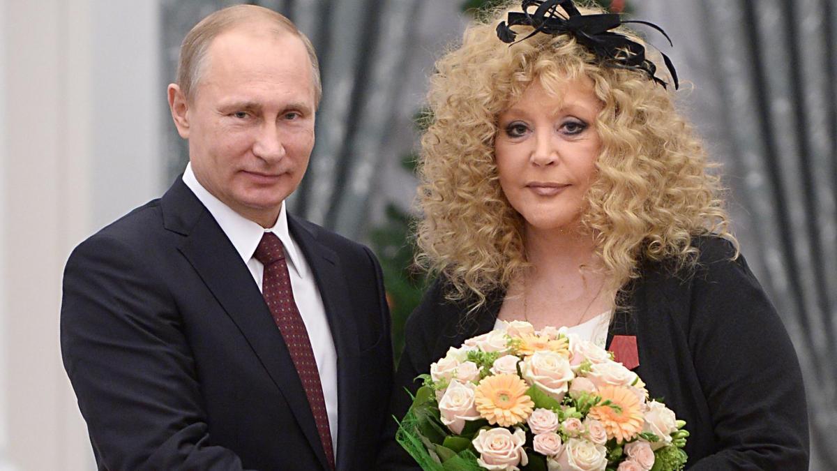 Vladimir Putin y Alla Pugachova, en una imagen de 2014.