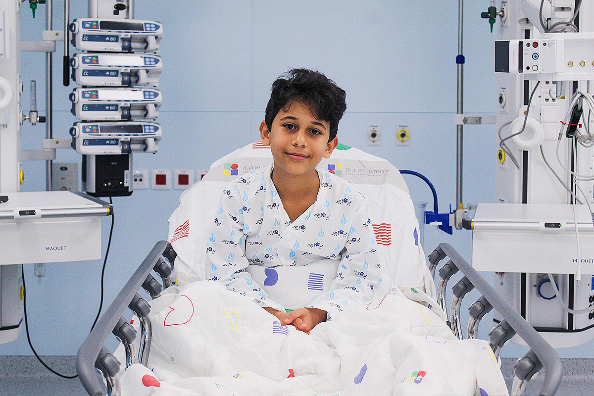 Mazen, el nio 6.000 salvado por SACH, en diciembre de 2021 en el nuevo Hospital Infantil Sylvan Adams.