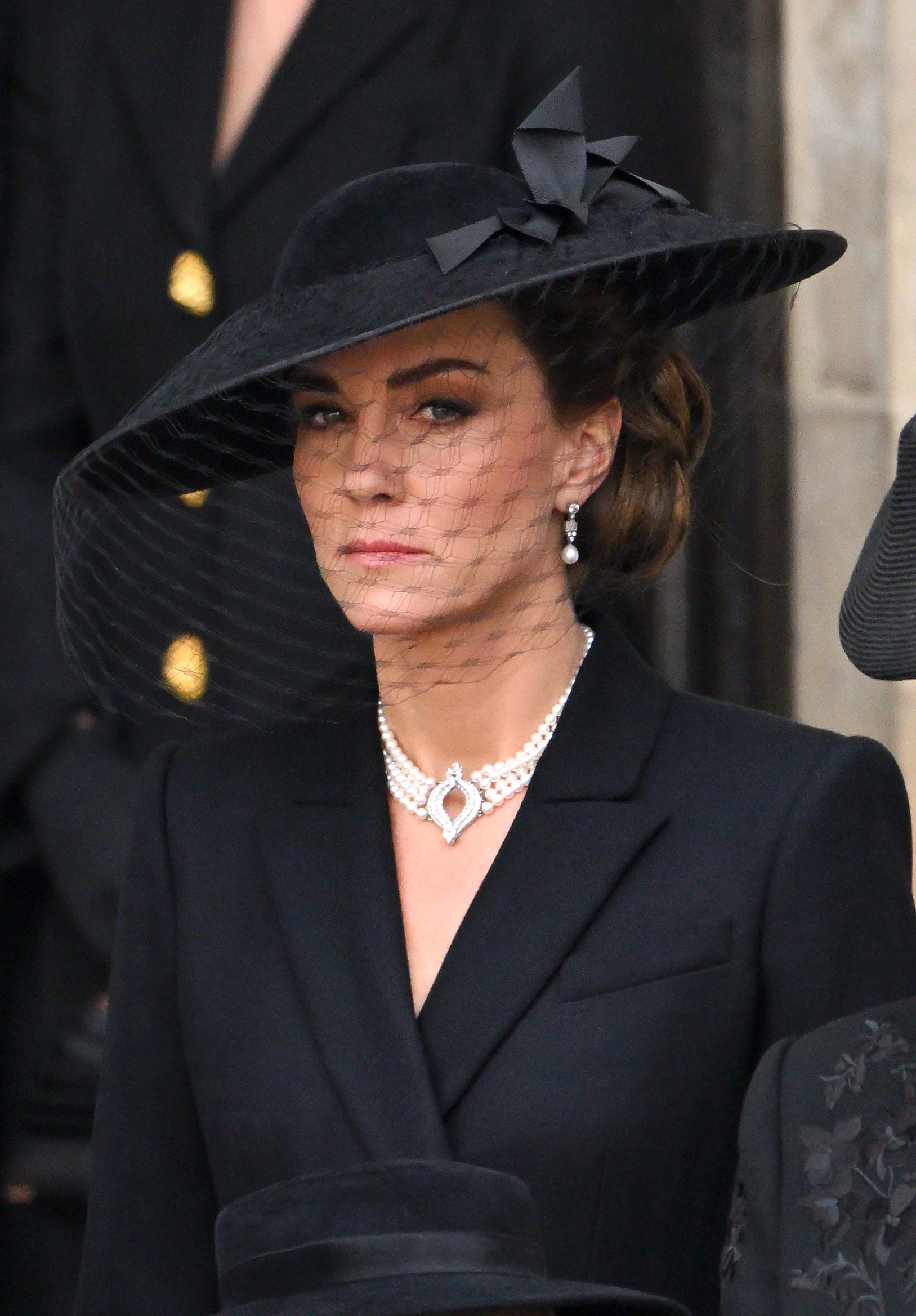 ABAJO: Kate Middleton Diana de Gales y el collar favorito de la reina Isabel II